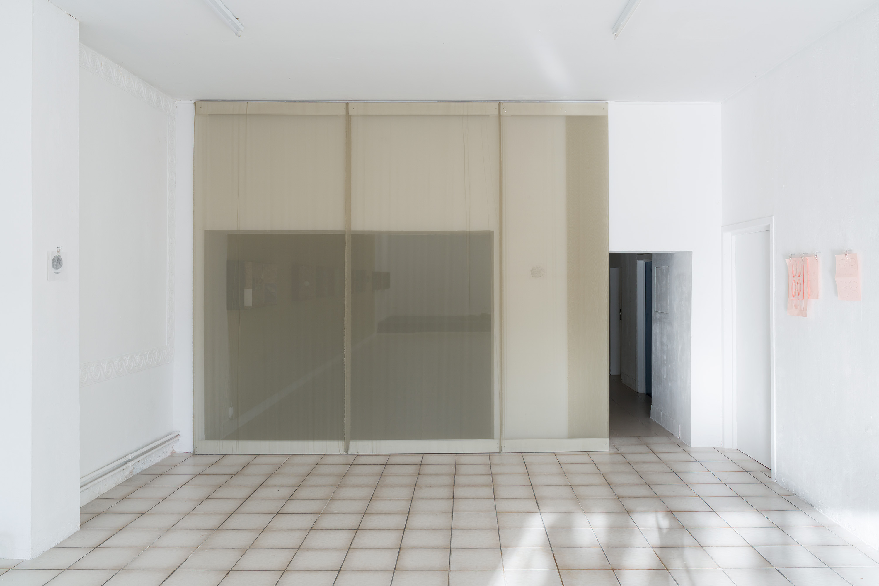 they built up the picture by Caroline Reveillaud, 16.01-28.02.26, at Komplot, Brussels. Image Lola Pertsowsky  