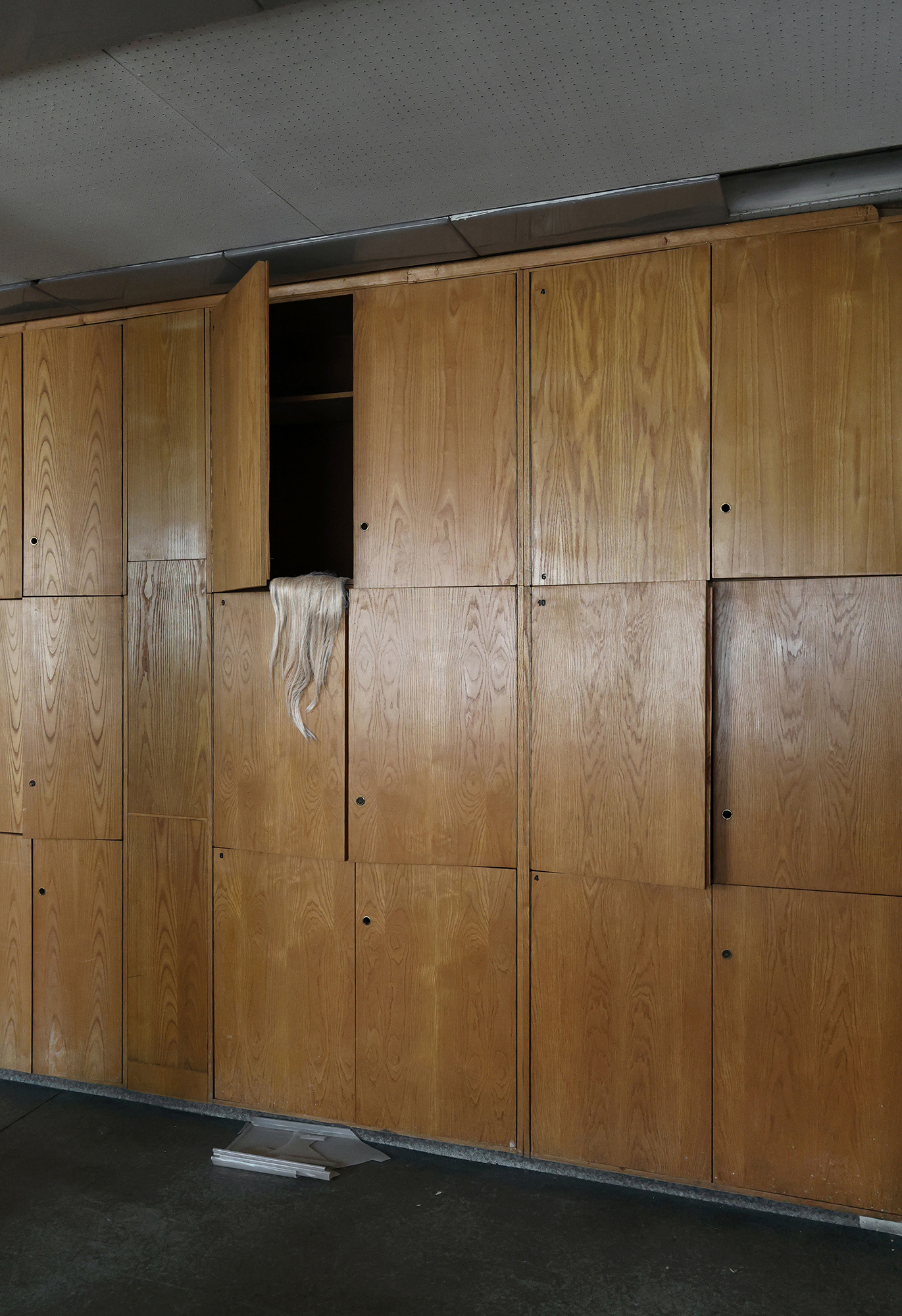 Andreea Anghel - Spatial intervention *blonde wig ⎼