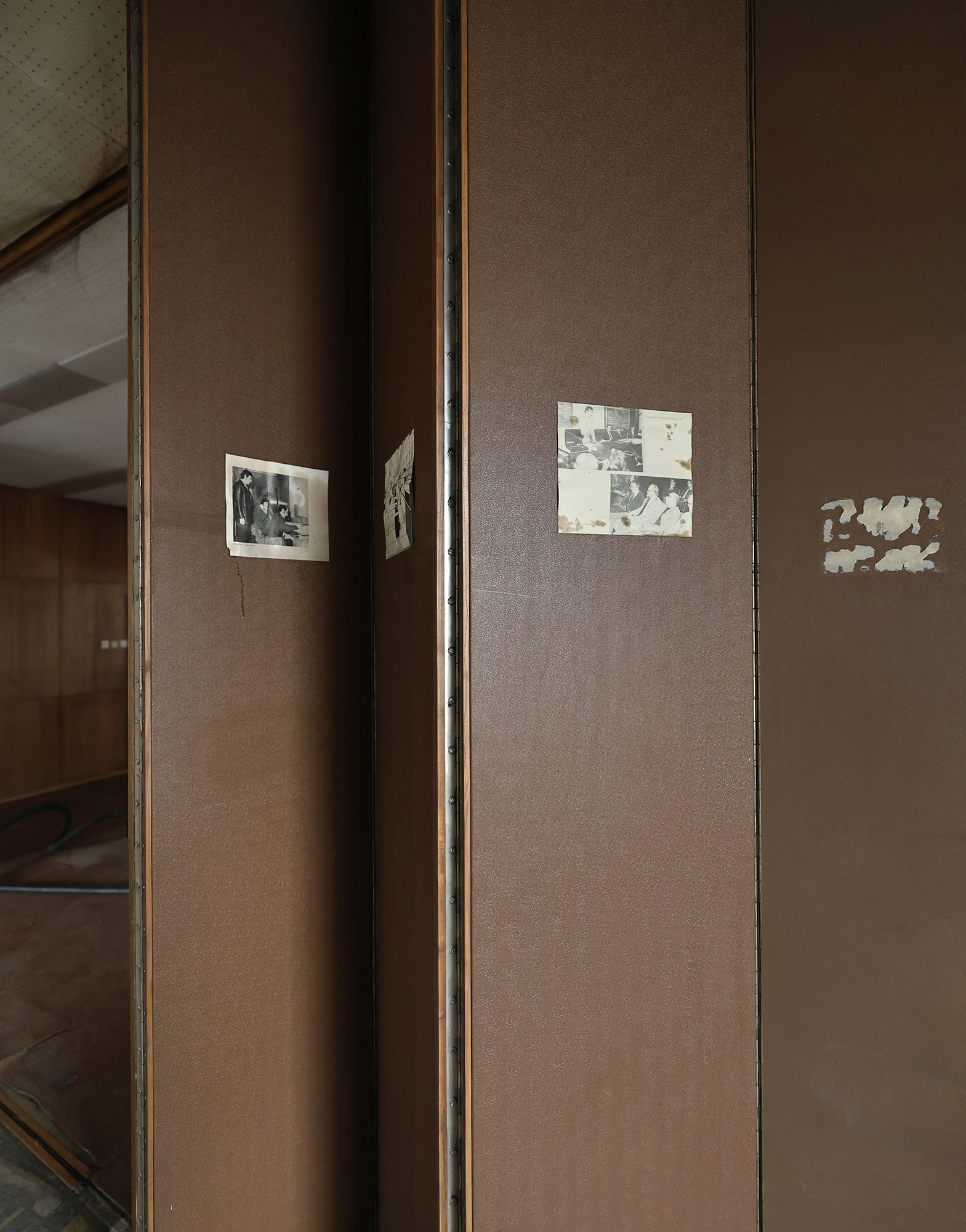 Andreea Anghel - Spatial intervention *glued found images ⎼