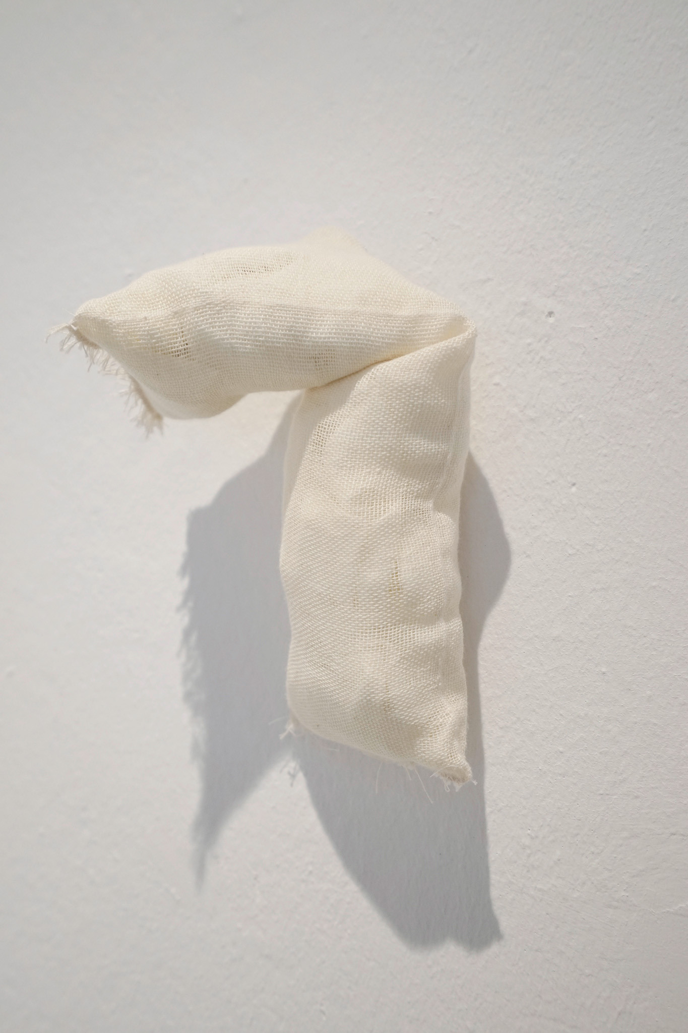 Maike Jansen, Beugung, handwoven tube, fabric, 2026