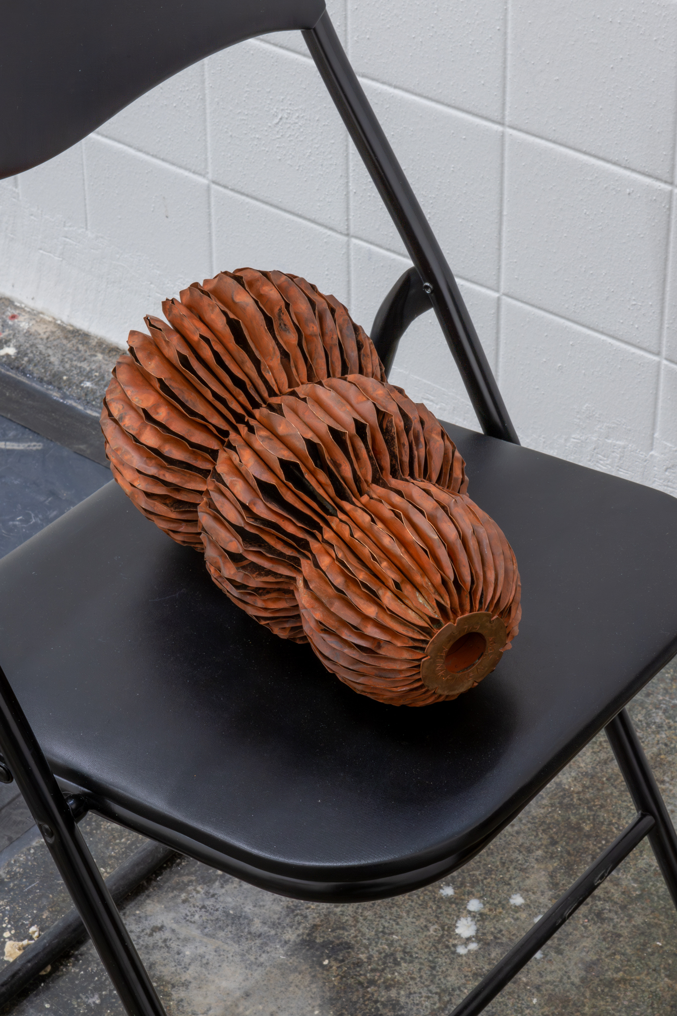 Eila Minkkinen: Kiiltävää ja sileää oli aine, josta käpy muodon sai, 2014, copper, 35 x 15 x 15 cm