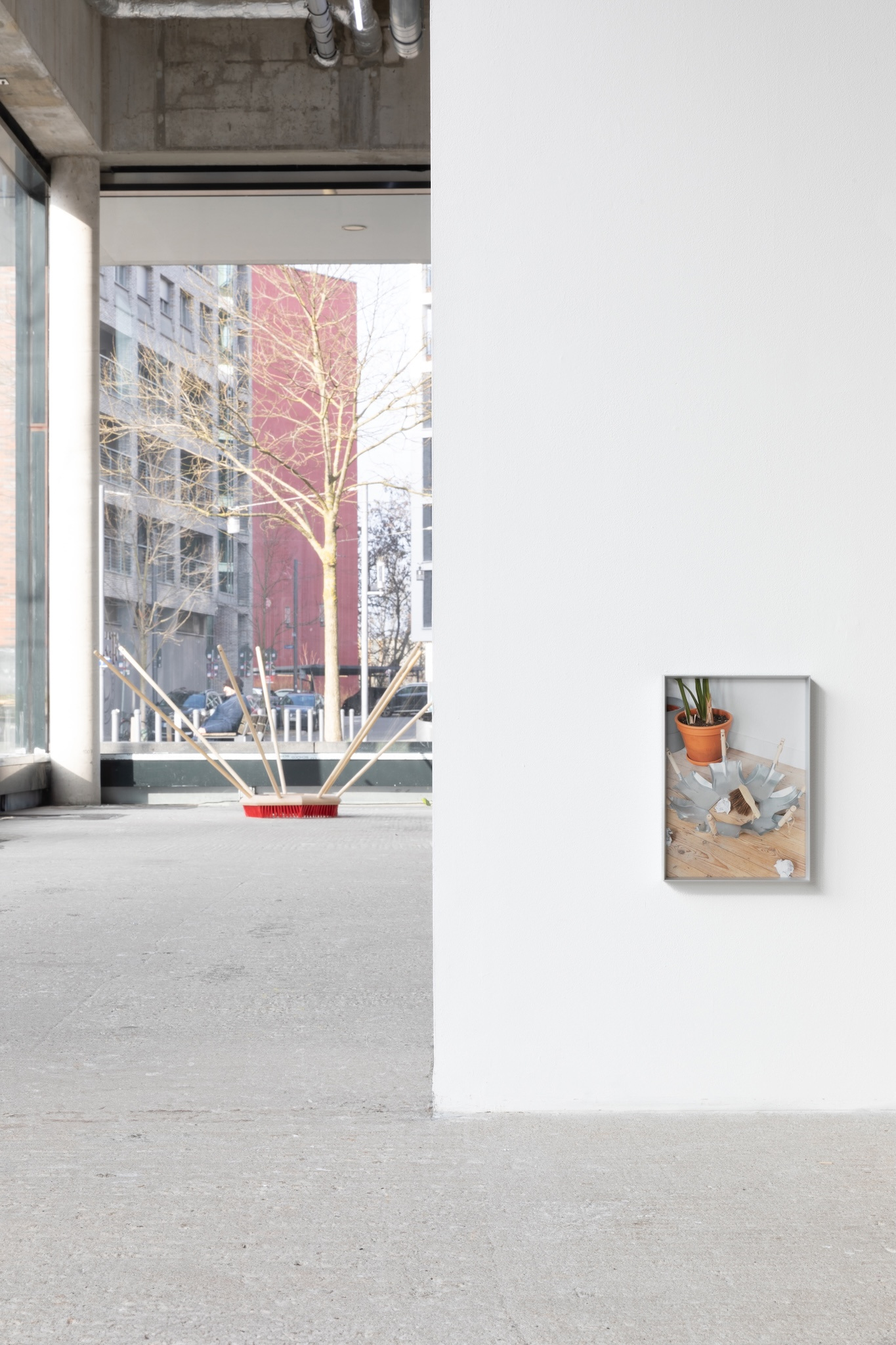 Willem de Haan, Surrounded II, 2025, 200 × 200 × 95 cm, Brush, handles