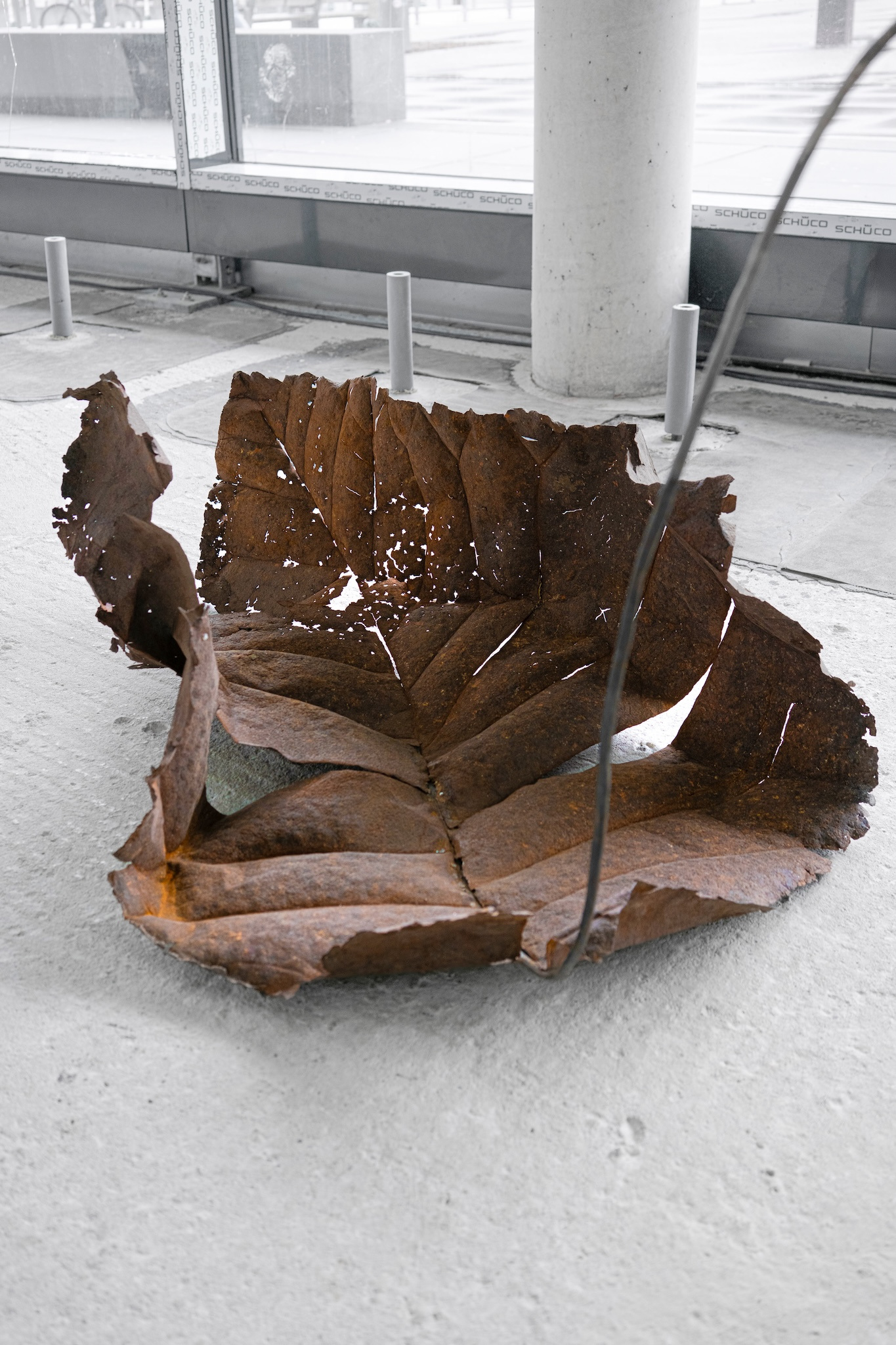 Kasper de Vos, De loop dr dingen, 2023, 100 × 80 × 30 cm, Rusted metal