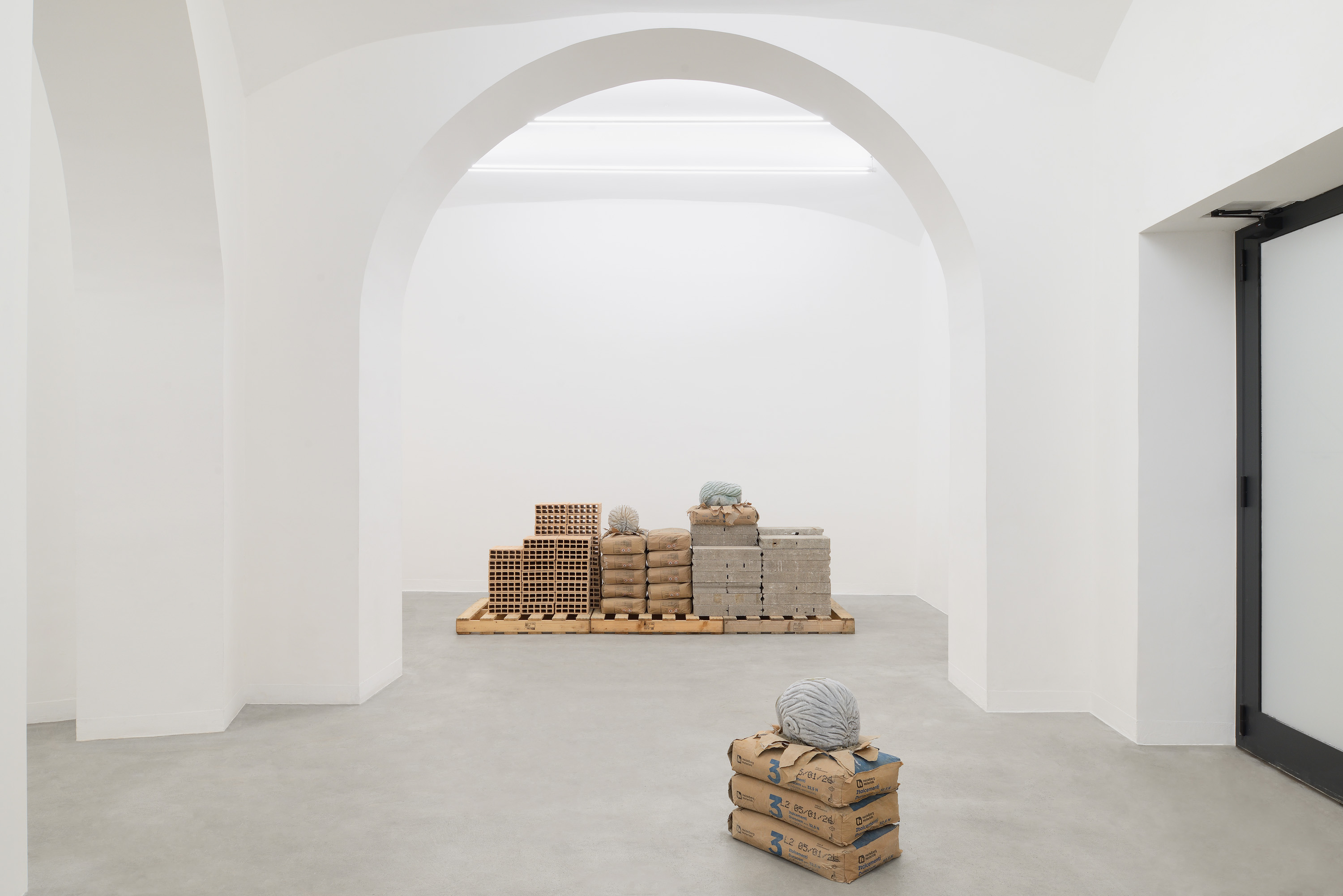 01. Stefano Canto, Sogno di Pietra, 2026, exhibition view,  Matèria, Roma. Courtesy the artist and Matèria, Roma. Photo by Roberto Apa