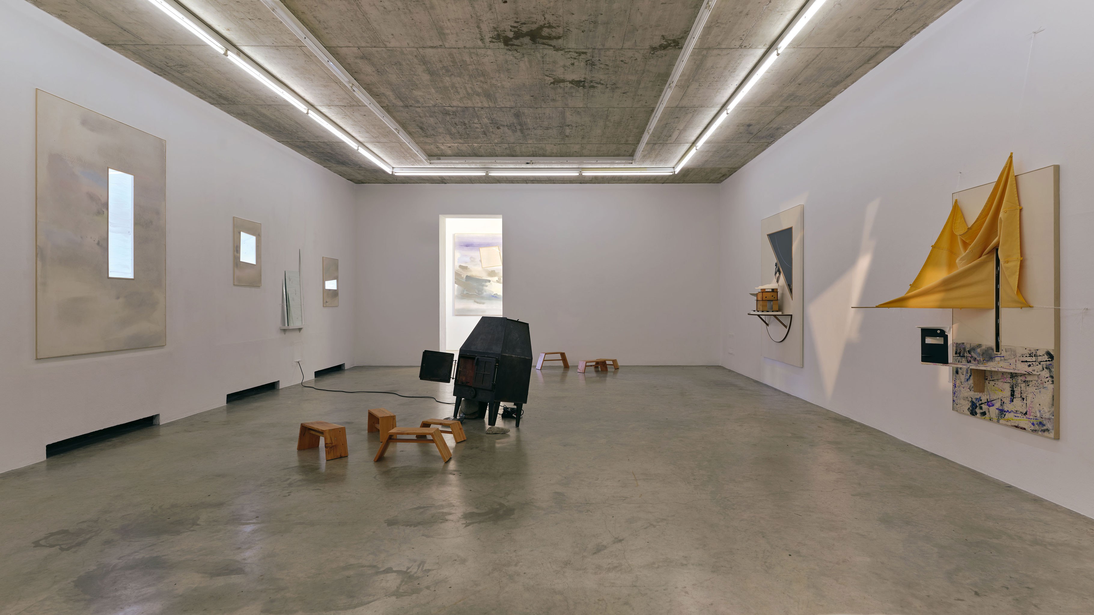 Béla Pablo Janssen, Installationsansicht Theater der Sonnenzuwendung, NAK Neuer Aachener Kunstverein, Erdgeschoss. Courtesy: the artist.