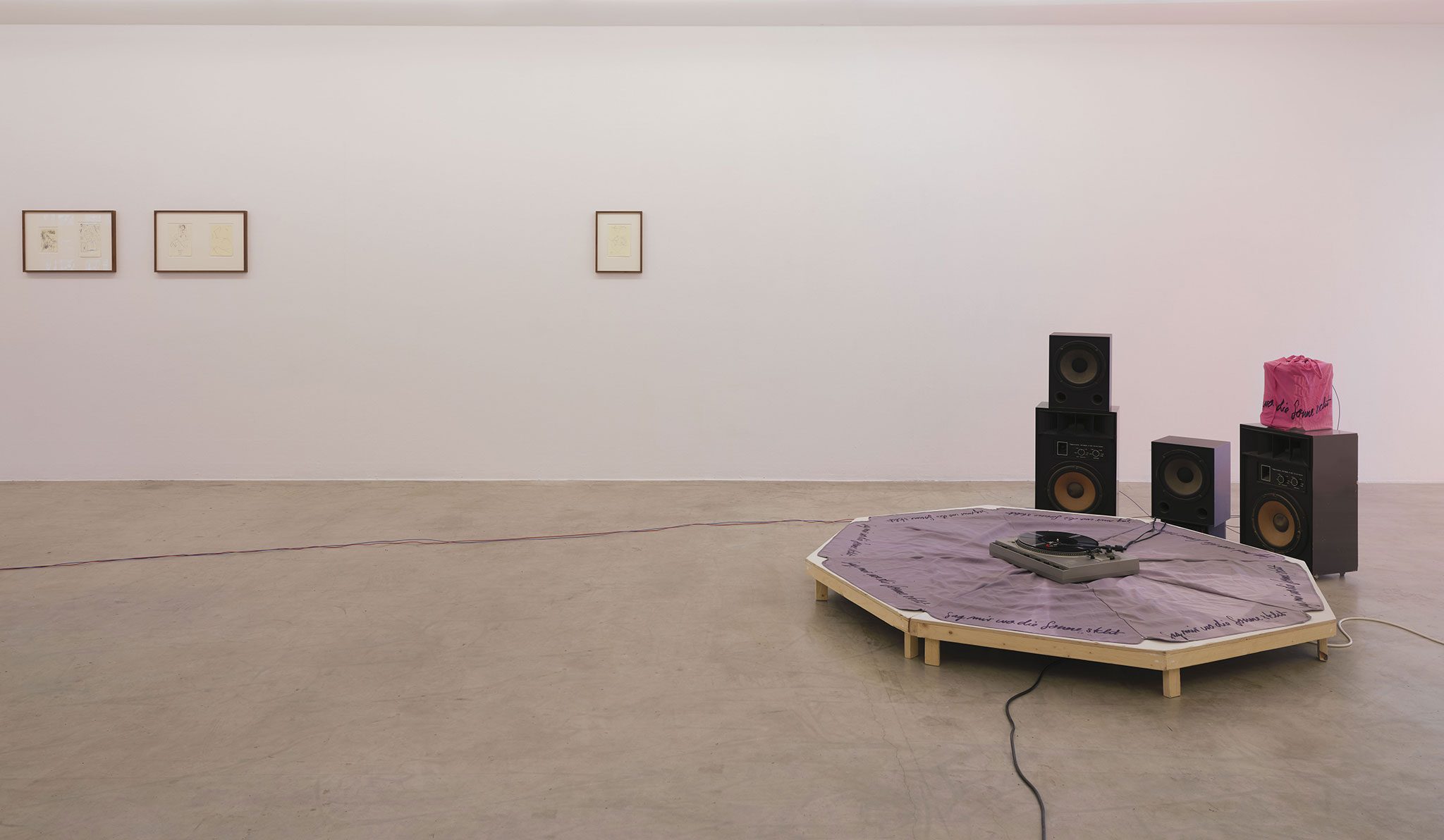 BPJ, #170, Berlin, August '24; #AA; #146, Köln, März '21; Sag mir wo die Sonne steht (Soundsystem), 24–26, Holzpodest, Sonnenschirmstoff, Verstärker, 6 Lautsprecher, usw.; Sirenen der Sonnenzuwendung, '26, Vinyl, komp. v. Block Barley