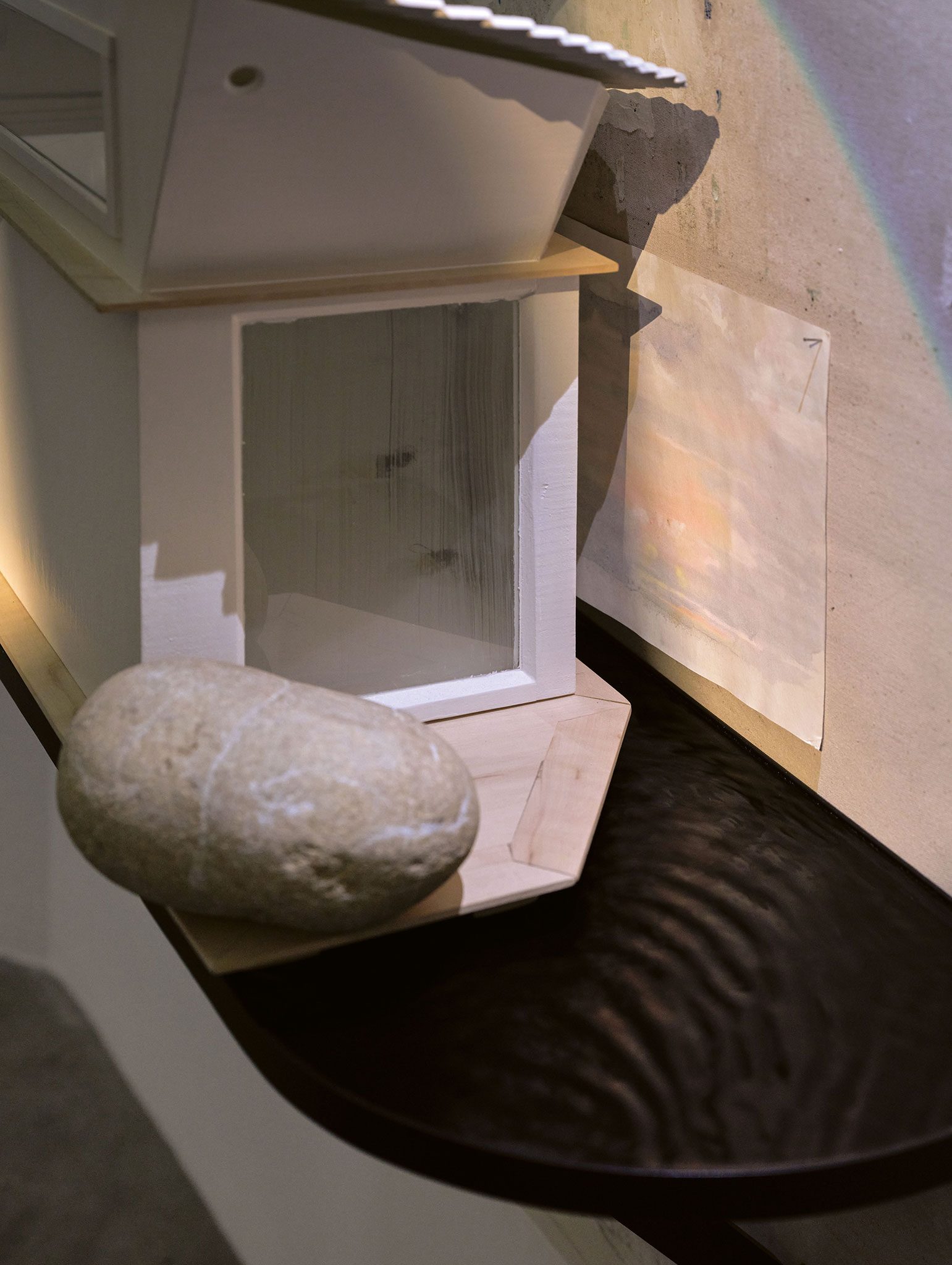 Béla Pablo Janssen, Atelier (Theater der Sonnenzuwendung), 2026, Detail, NAK Neuer Aachener Kunstverein, Erdgeschoss. Courtesy: the artist.