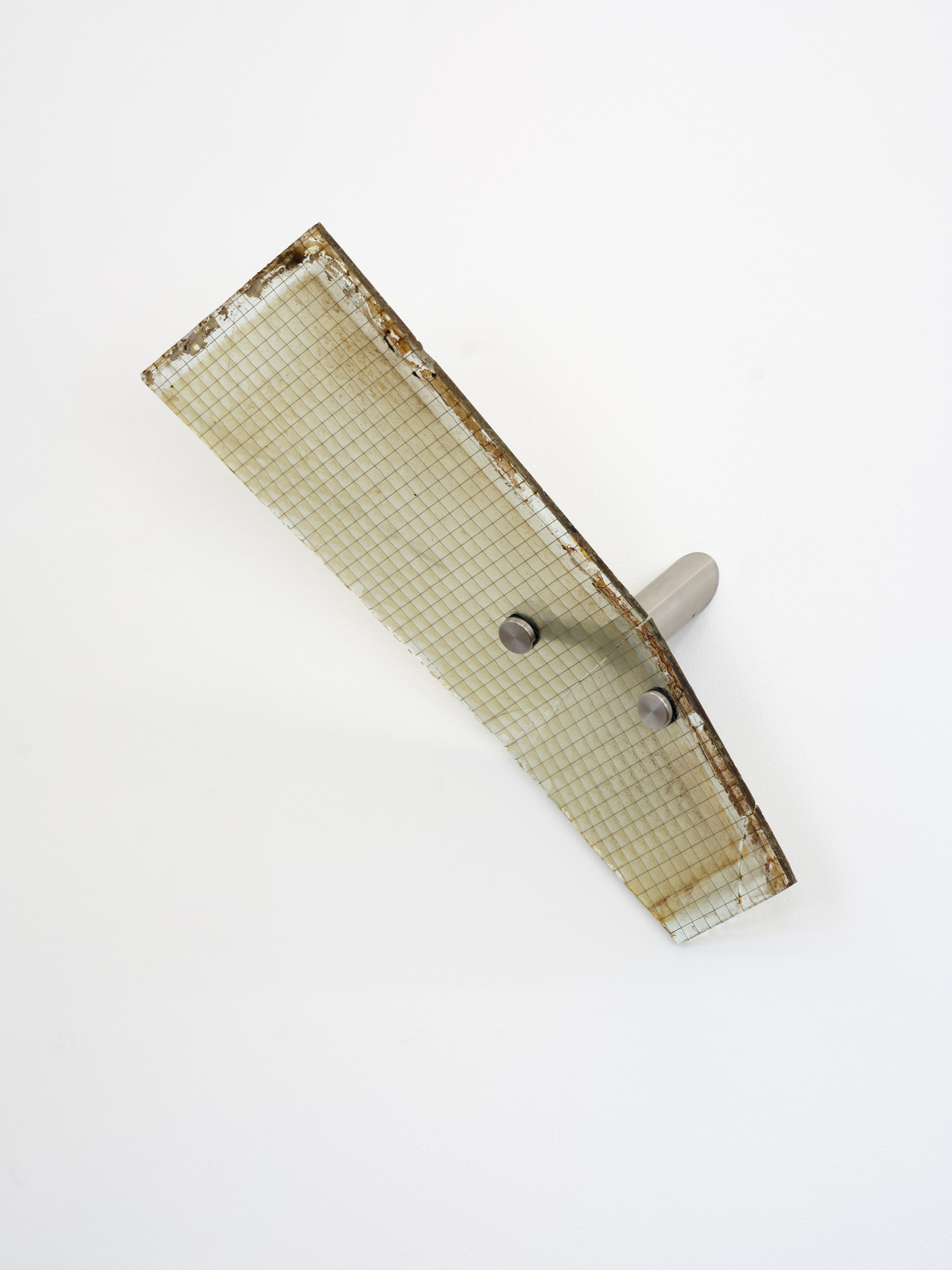 Emil Walde, Konsole 2, 2026, stainless steel, aluminum, glass, 55 x 47 x 30 cm