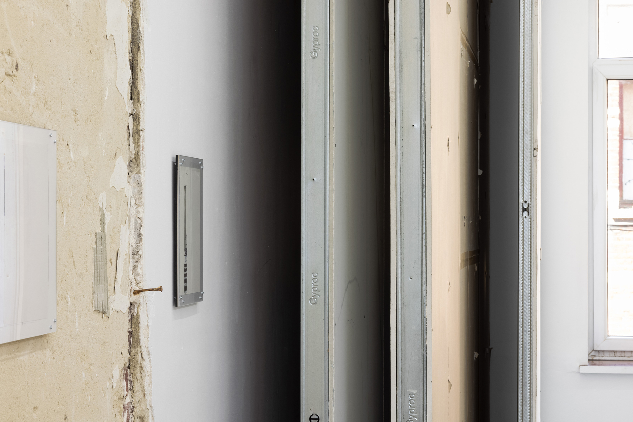 Walls, Mara Jenny, 2026. Walls build out of parts of other used walls, adjusted to the height of the room, variable lenghts. ©Fabrice Schneider 