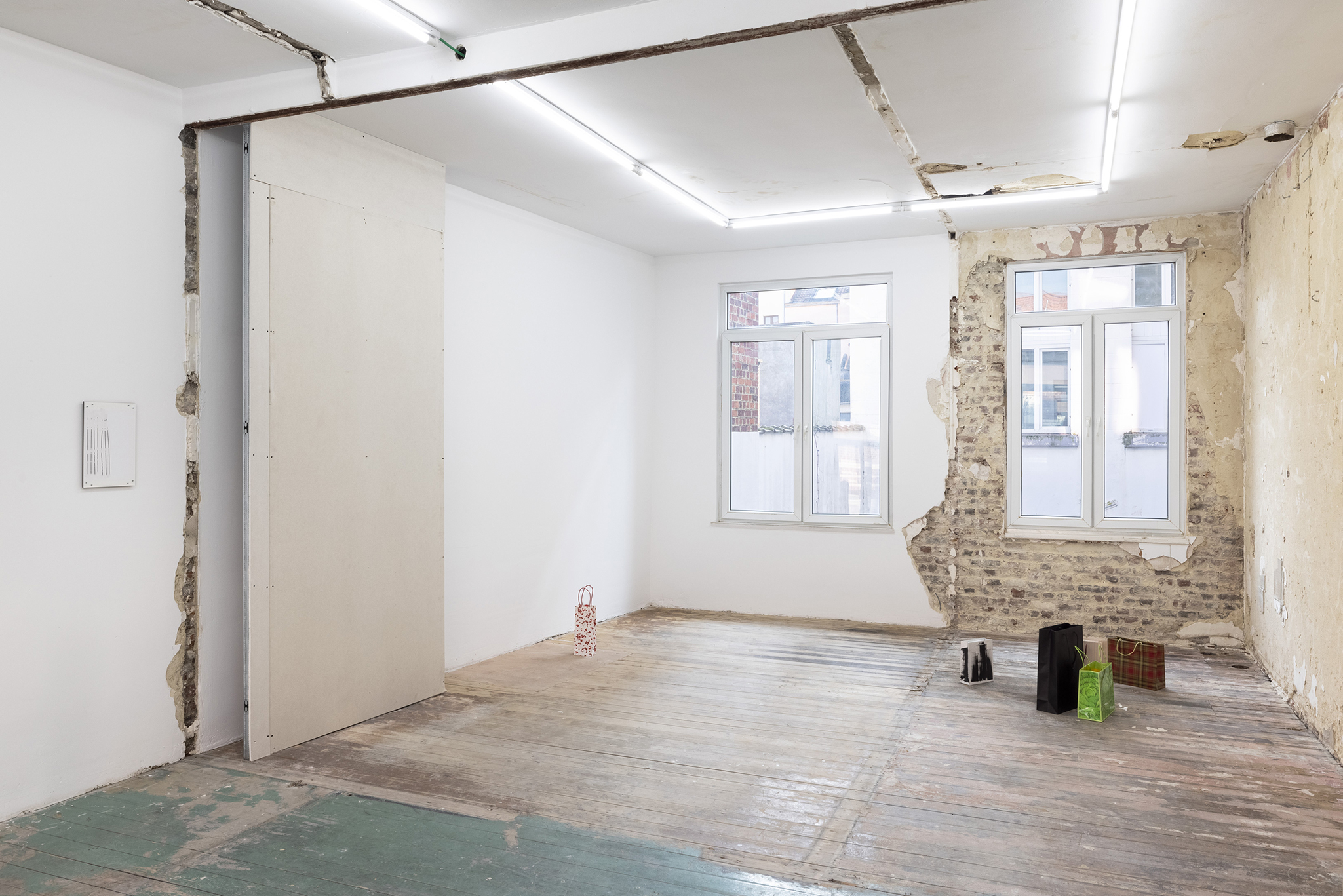 Exhibition view. Landschaftsmalerei at Janitor Brussels. ©Fabrice Schneider