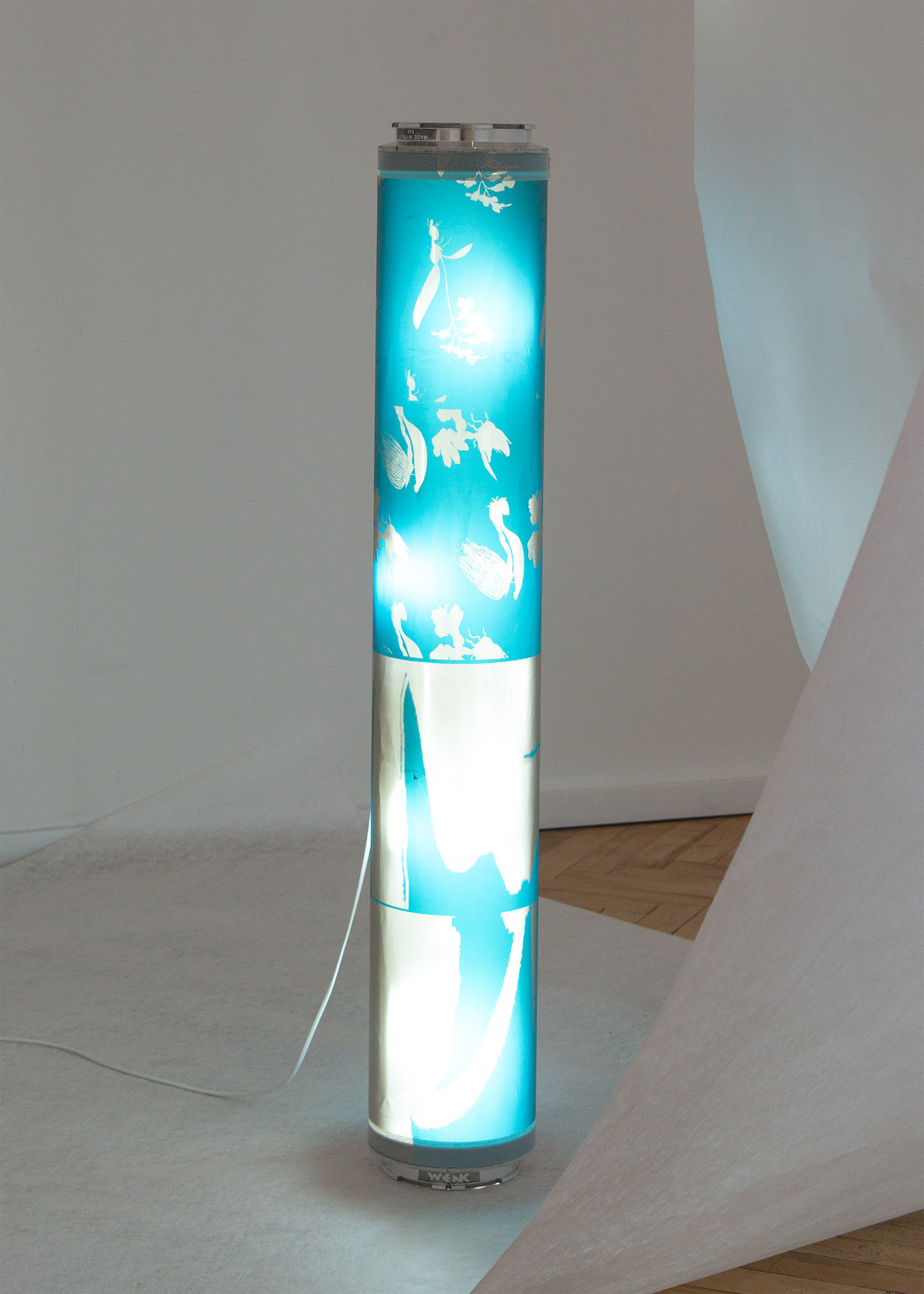 Charly Mirambeau, D&G is for Deleuze esperluette Guattari (n°0: If you can’t say it with words, say it with a lamp), 2025, emulsified textile printing cylinders, light bulbs, 20 x 140 cm