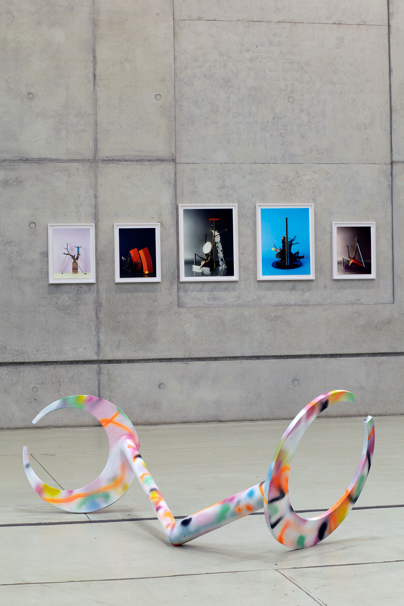 Florian Japp, "Objekt 139", 2022 / Yasmin Alt, “Fragmente, Steine & ein bißchen Ikebana”, 2023-24