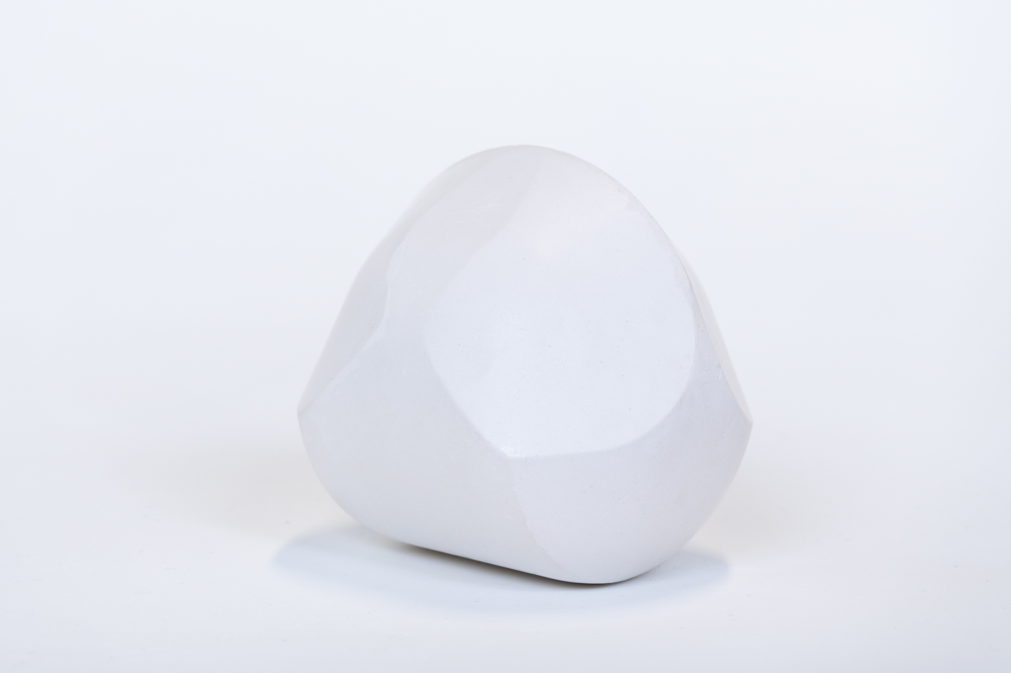 Therese Norgren, Gömböc, 2025, plaster, ca 13 x 8 x 7 cm