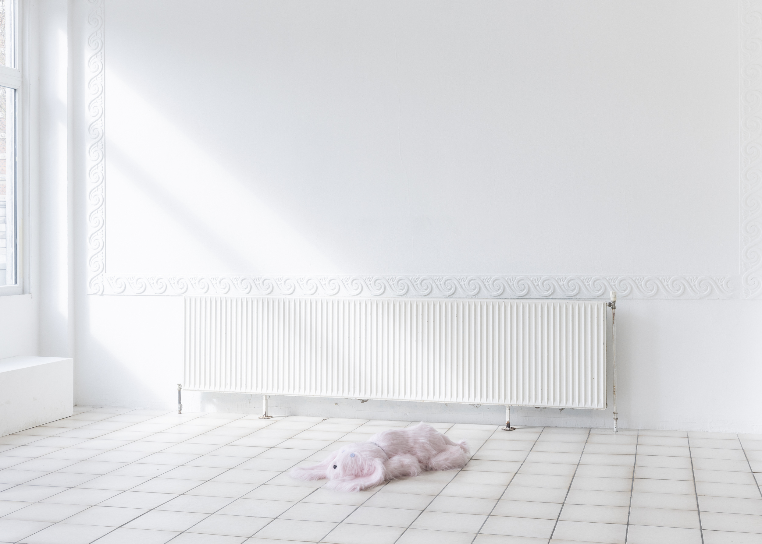 Natalija Gucheva, mascot, 2026, Fabric, buttons, thread, filling, 68 x 28 x 35 cm. Collaborator_ Ivy Slater. rippling through by Natalija Gucheva & Julia Tröscher, 20.03 - 26.04.2026 at Komplot, Brussels. Image Jan Staiger