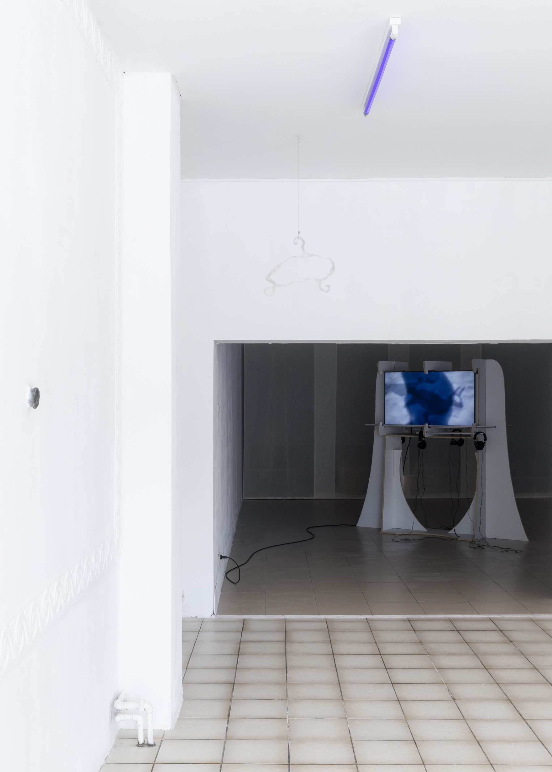 rippling through by Natalija Gucheva & Julia Tröscher, 20.03 - 26.04.2026, cur. by Camille Van Meenen, at Komplot, Brussels. Image Jan Staiger