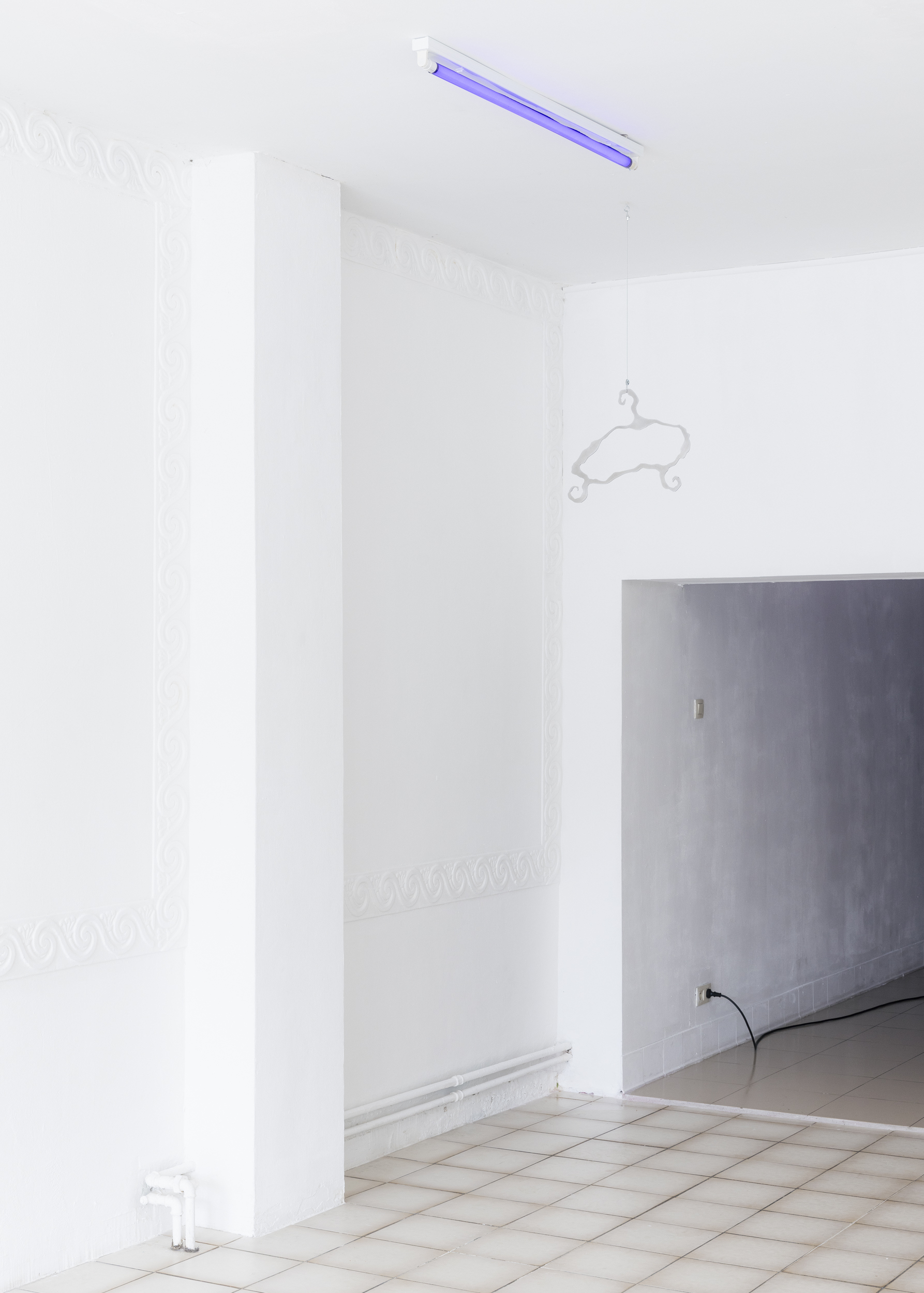 Natalija Gucheva, suspended rehearsal, 2024, Laser-cut aluminium, 44 x 36 x 4 cm. rippling through by Natalija Gucheva & Julia Tröscher, 20.03 - 26.04.2026, cur. by Camille Van Meenen, at Komplot, Brussels. Image Jan Staiger