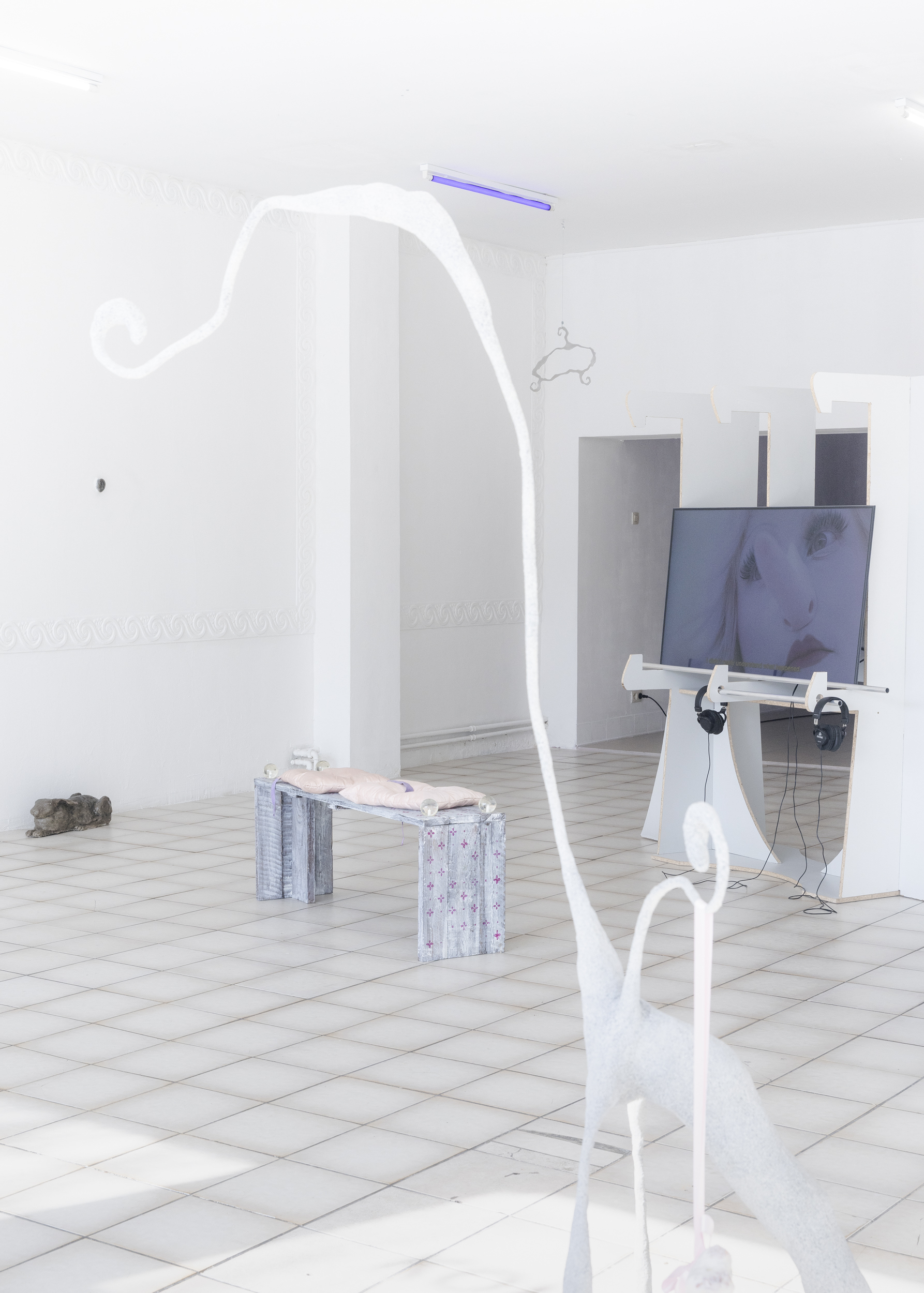 rippling through by Natalija Gucheva & Julia Tröscher, 20.03 - 26.04.2026, cur. by Camille Van Meenen, at Komplot, Brussels. Image Jan Staiger