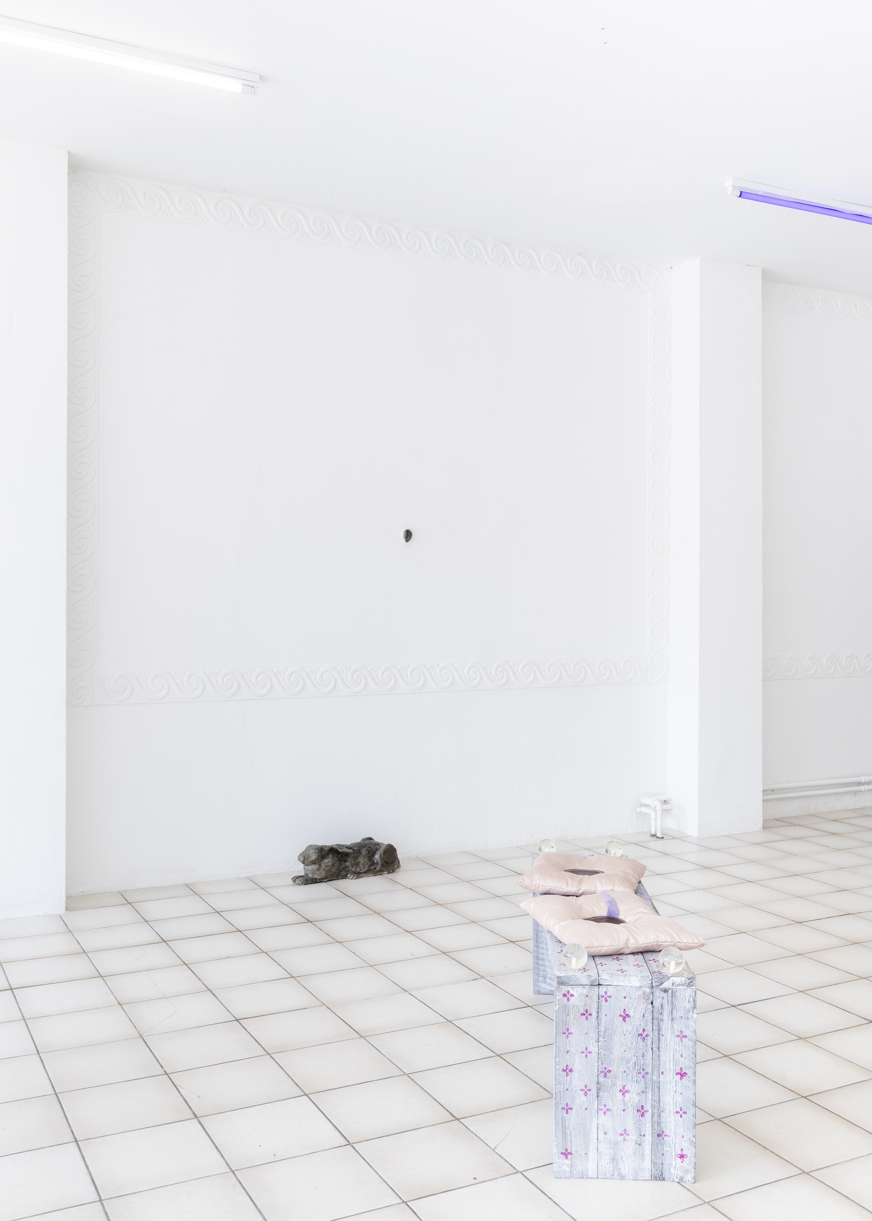 rippling through by Natalija Gucheva & Julia Tröscher, 20.03 - 26.04.2026, cur. by Camille Van Meenen, at Komplot, Brussels. Image Jan Staiger