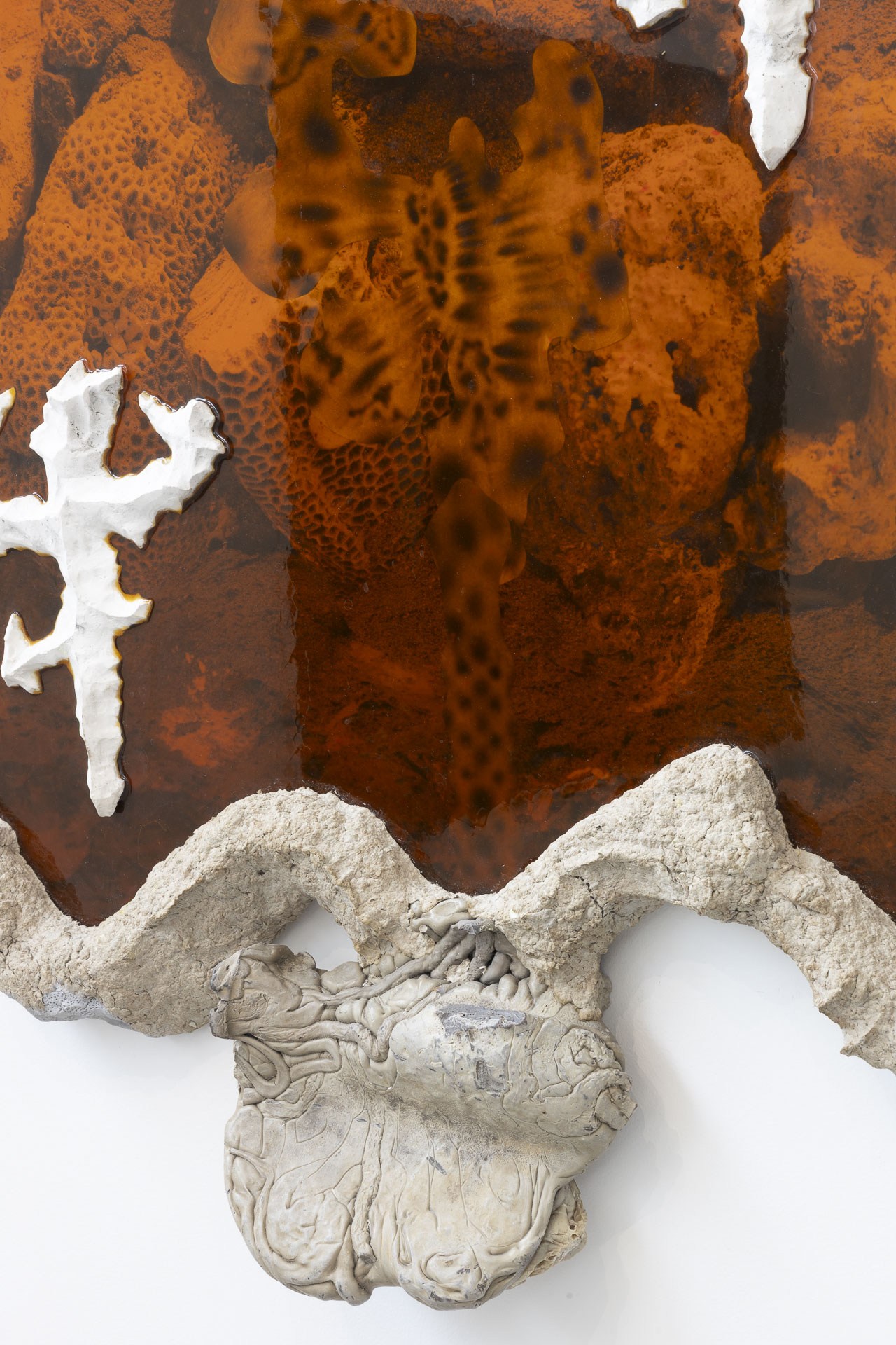 Unconscious Paradises – Stach Szumski – Coral as Brick, 2024, porcelain and ceramic, 120 x 100 cm 