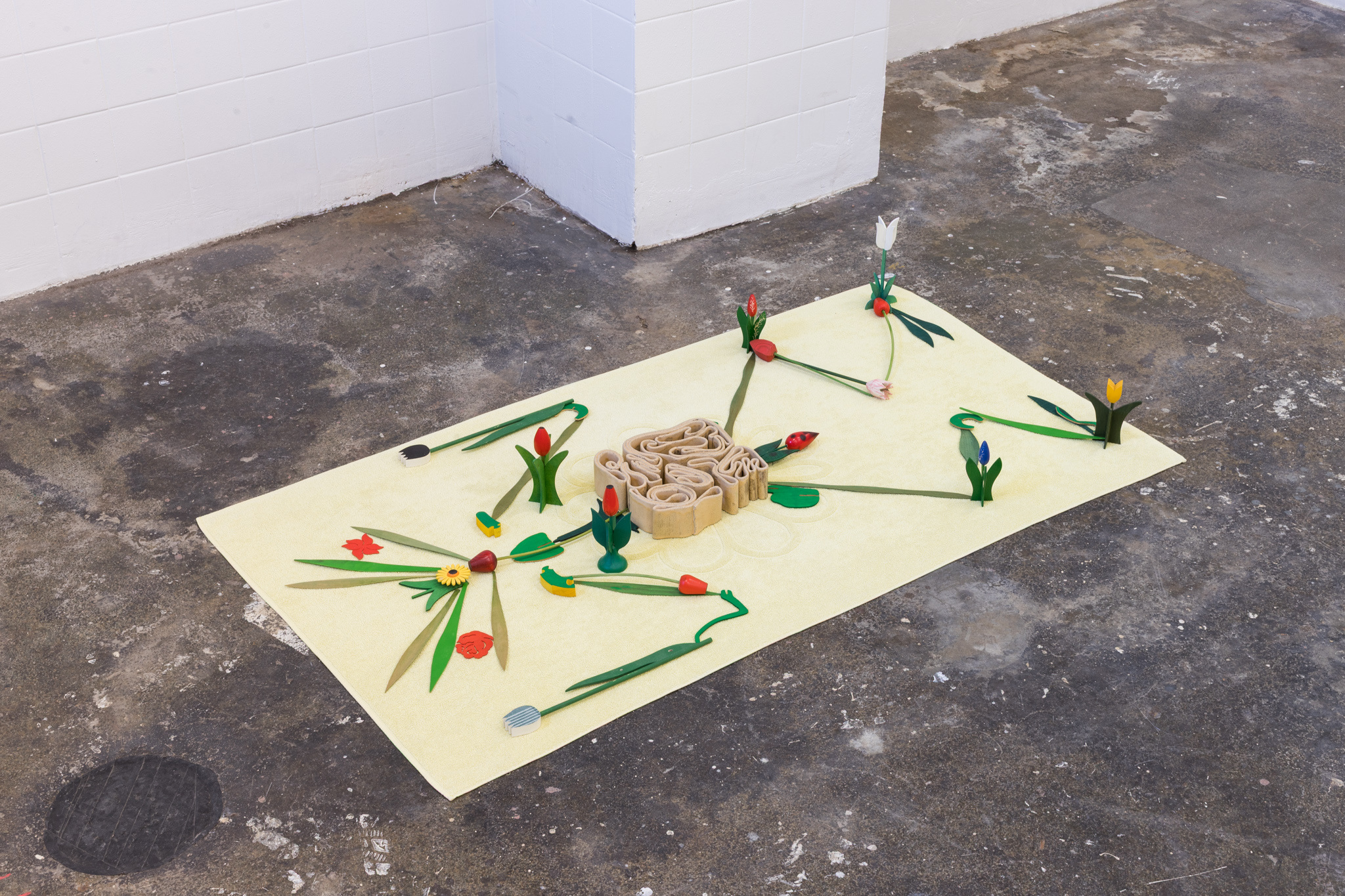 dylan ray arnold: Mouthfull of Ash, 2023, glazed stoneware, wooden flowers, bath-towel, 158 x 89 x 22 cm