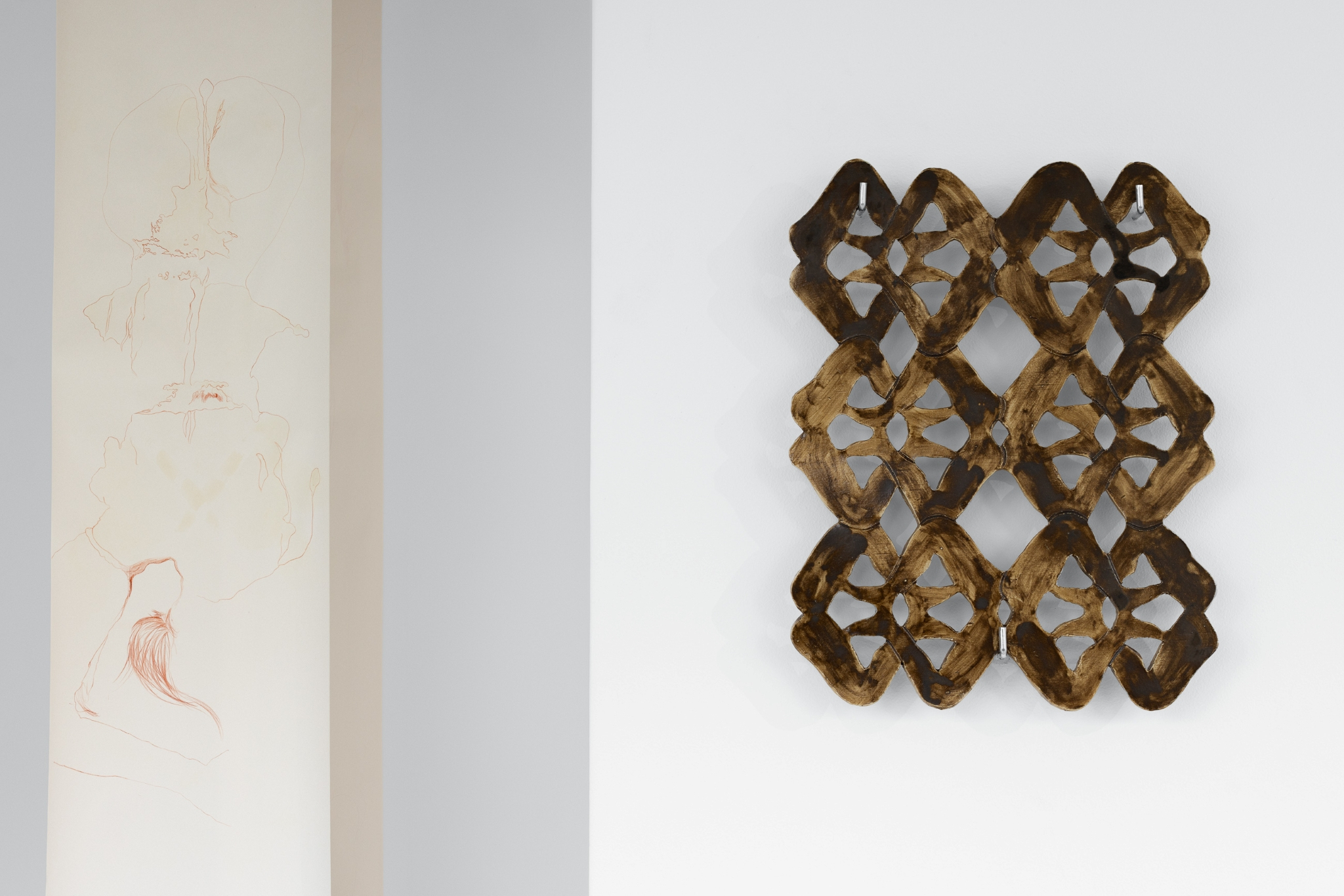 Weronika Kocewiak, „THE WRINGER”, 2021 – 2026, drawing installation, galvanized steel, ceramics, 320 x 190 x 54 cm, Martyna Kielesińska, „Legs”, 2026, ceramics, 26 x 33 cm