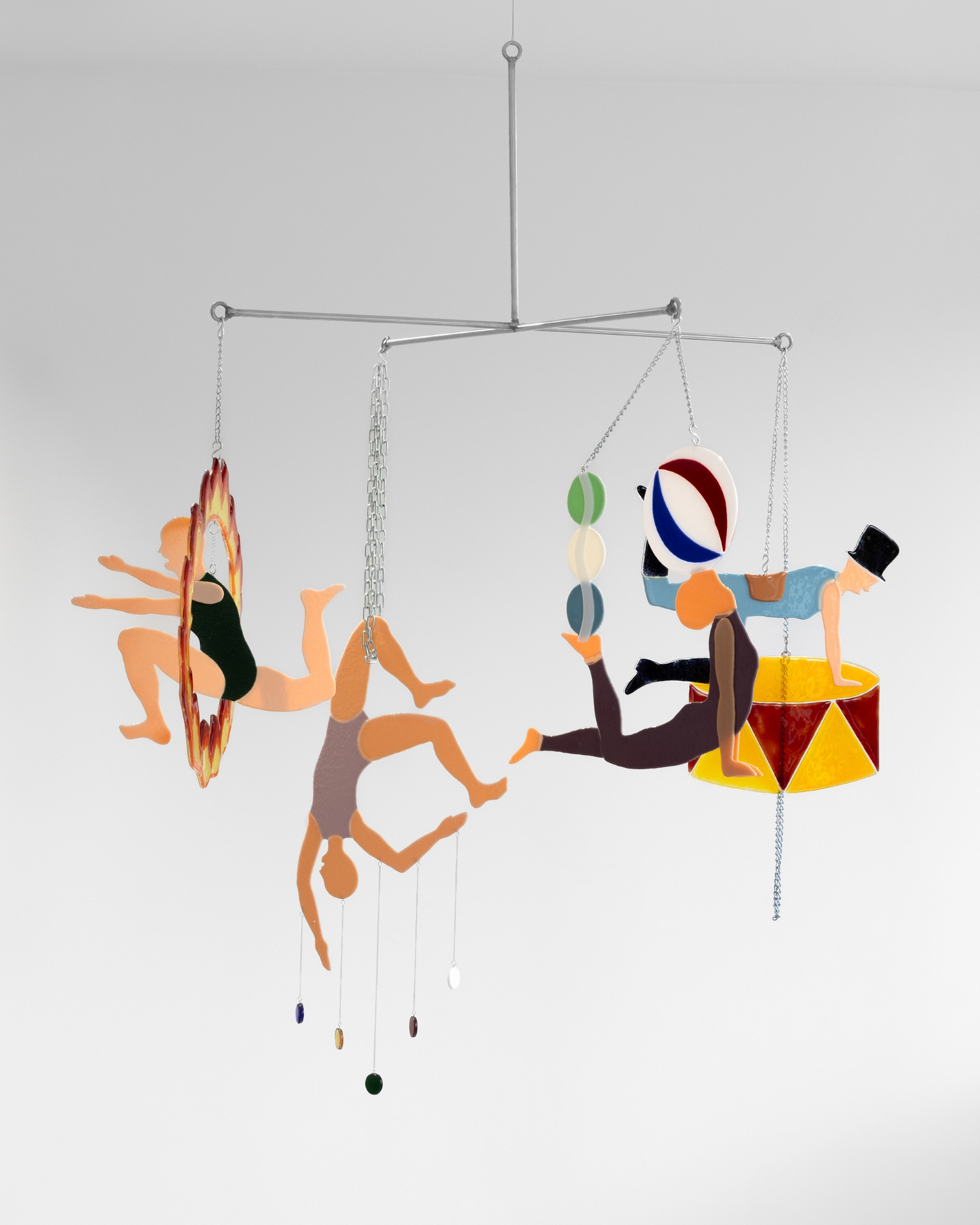 Martyna Kielesińska, „Circus Mobile”, 2025, metal, glass, 100 x 100 x 100 cm