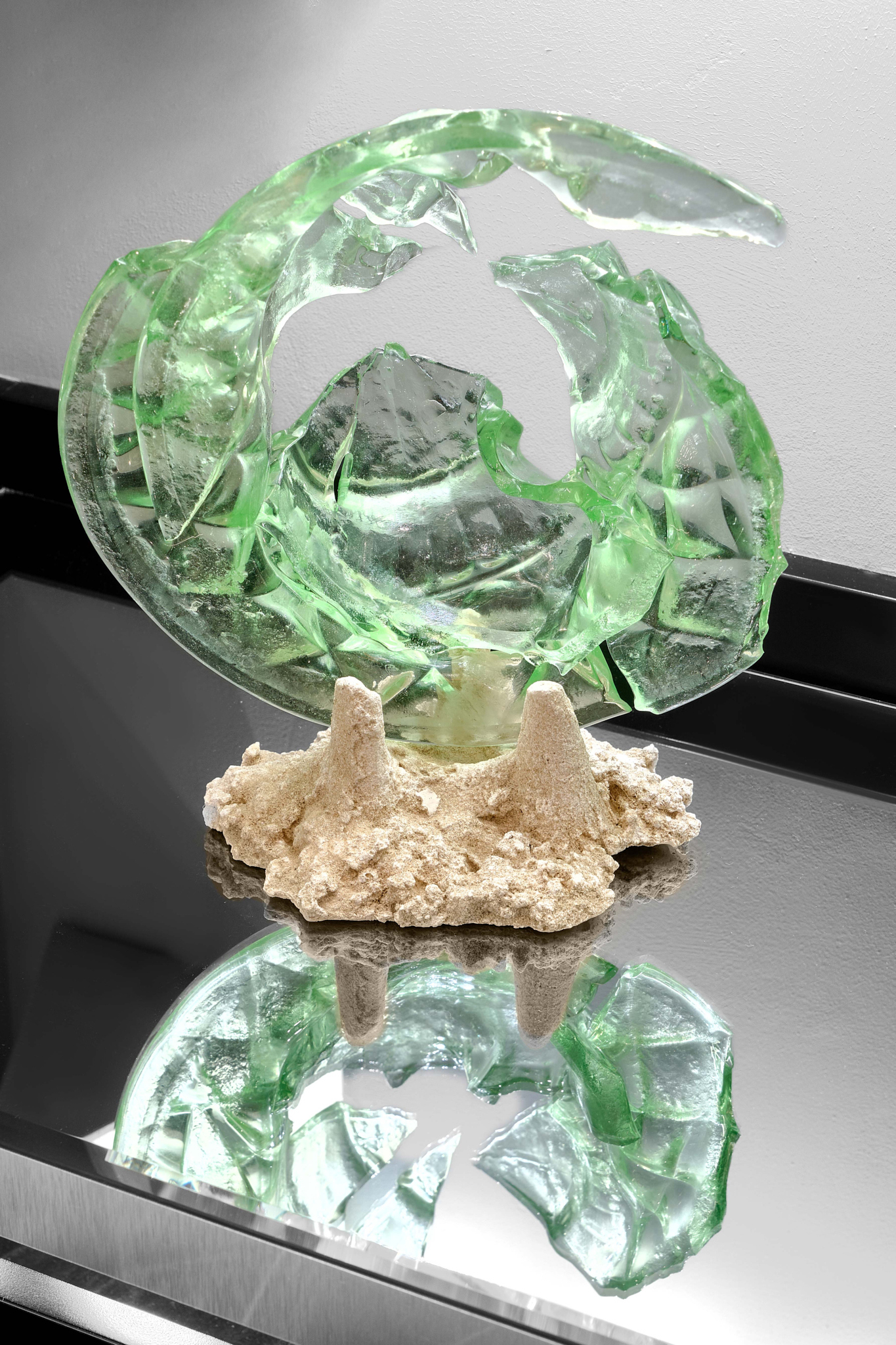 Sasha Gosmant, Soviet Dreams, 2023, soviet tableware, colored glass, plaster, sand