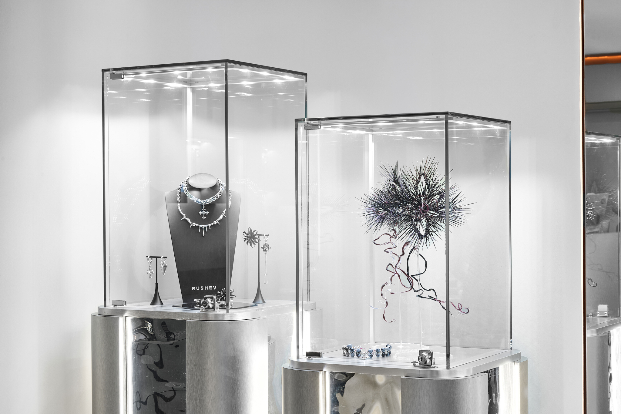 Daria Arbuzova, Sometimes poison is a cure, too series, 2025, glass