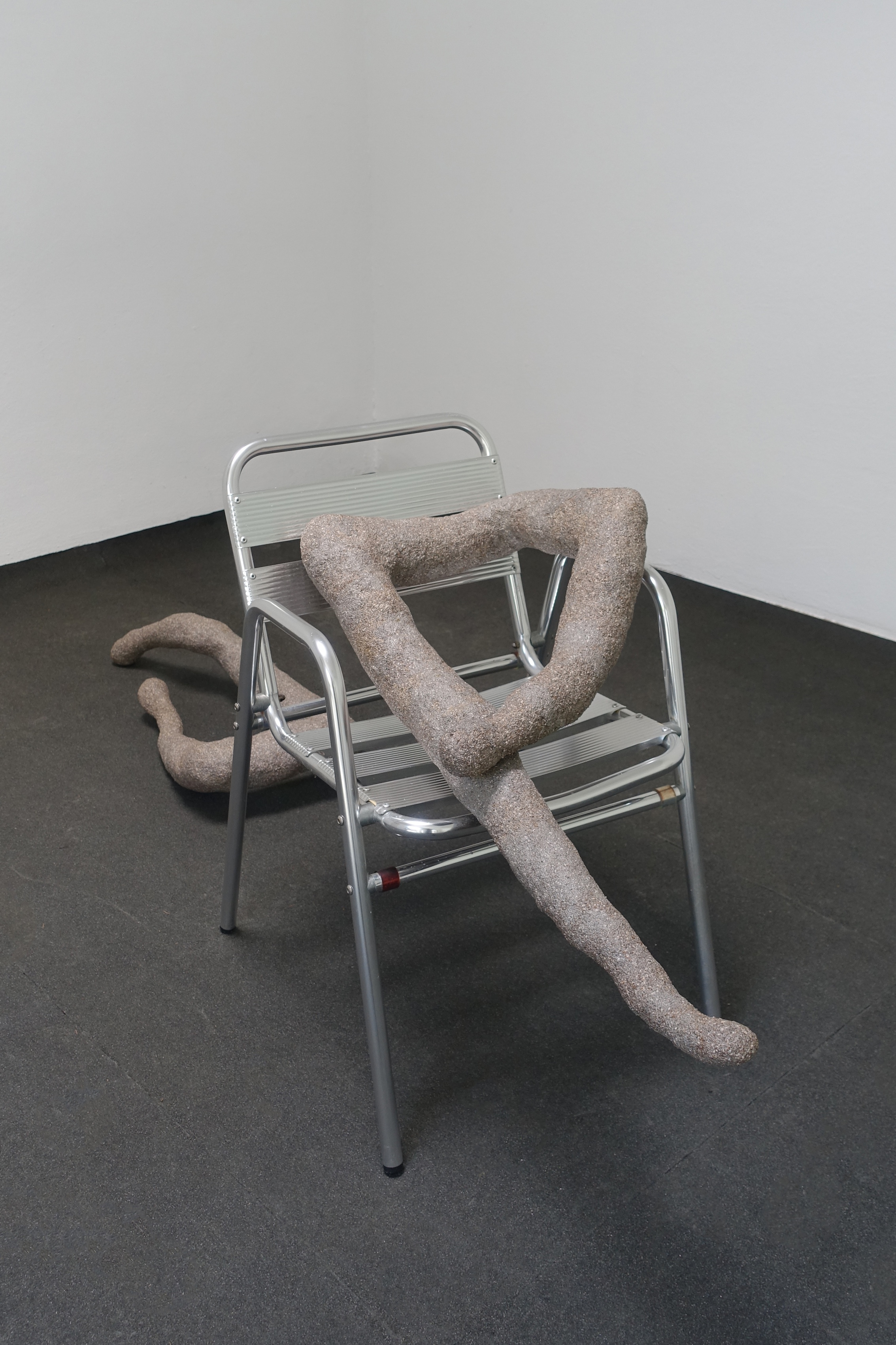 Installation view Nachwärme - Maxine Weiss, Apartment der Kunst, Munich, 2026