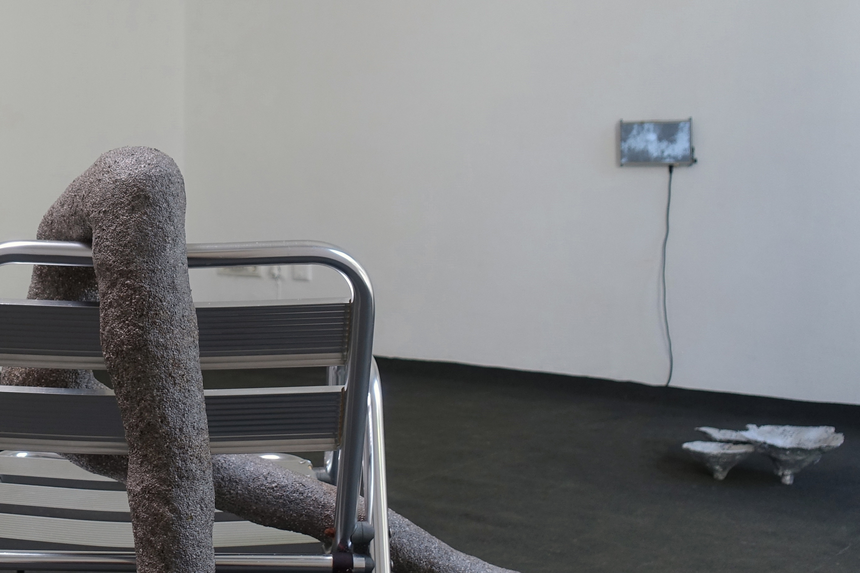 Installation view Nachwärme - Maxine Weiss, Apartment der Kunst, Munich, 2026