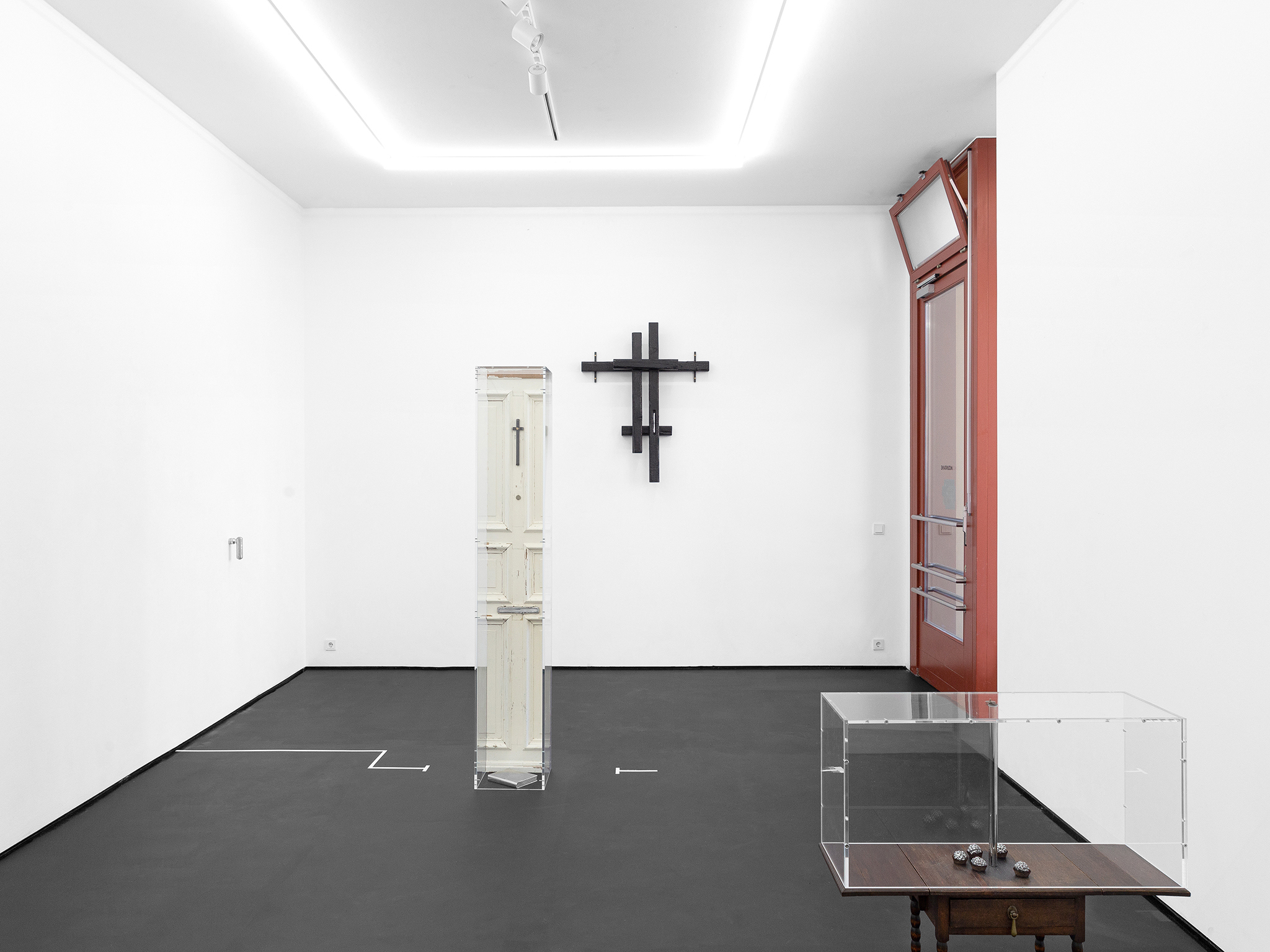 Shinoh Nam, A Guide to the Interior for a House on Ambiguous Grounds, installation view,  ©Julie Becquart