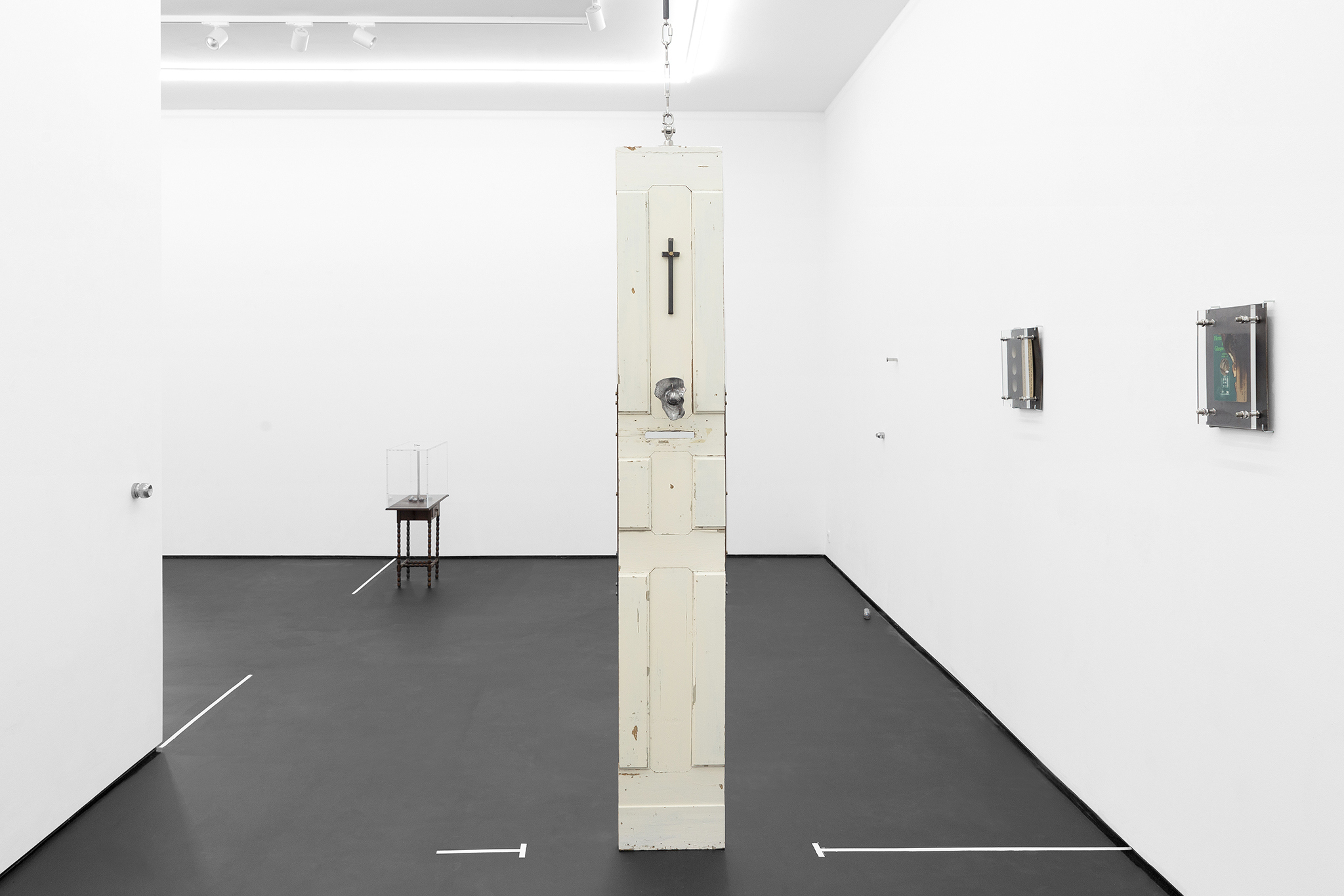 Shinoh Nam, A Guide to the Interior for a House on Ambiguous Grounds, installation view, ©Julie Becquart