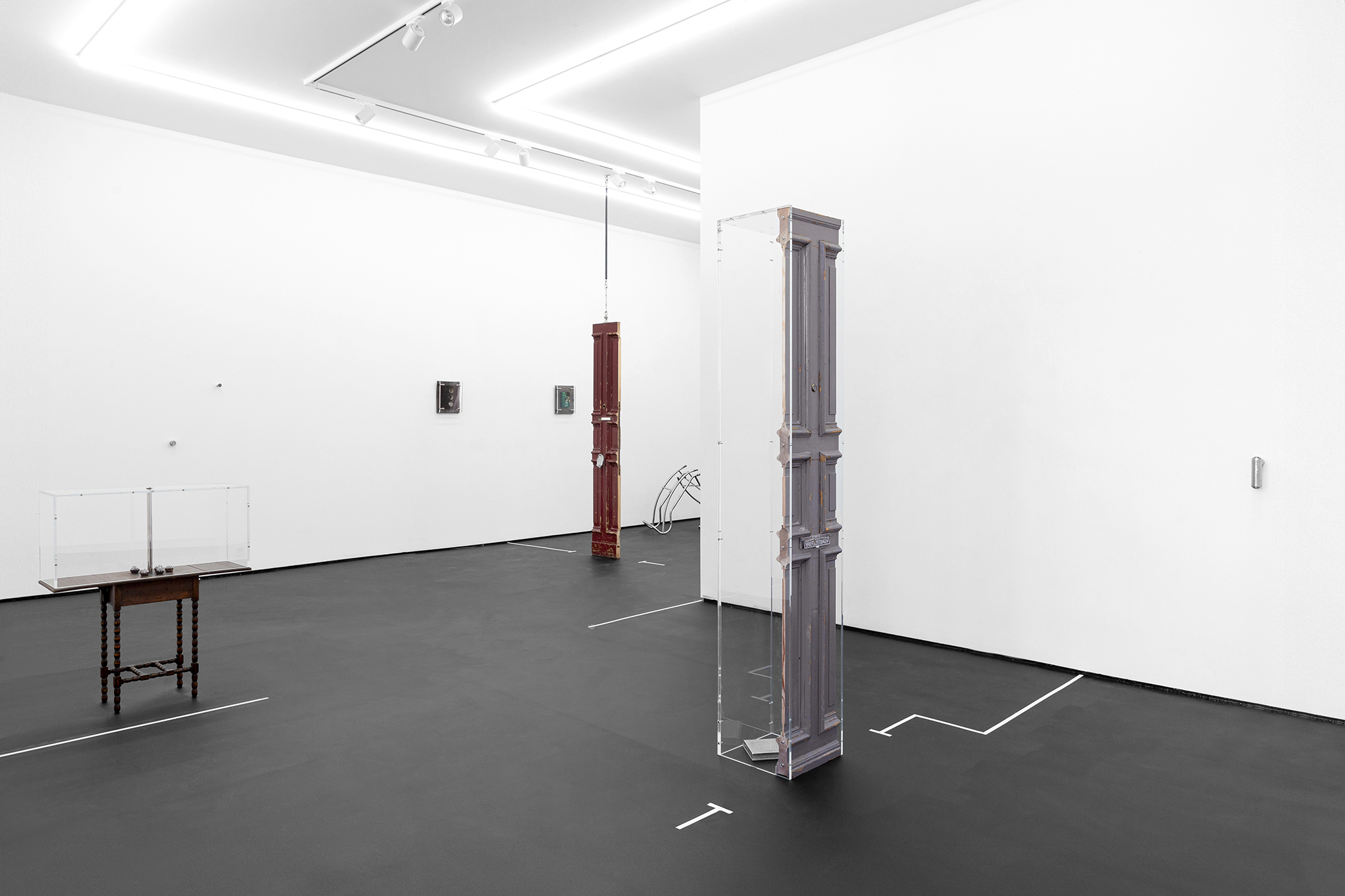 Shinoh Nam, A Guide to the Interior for a House on Ambiguous Grounds, installation view,  ©Julie Becquart