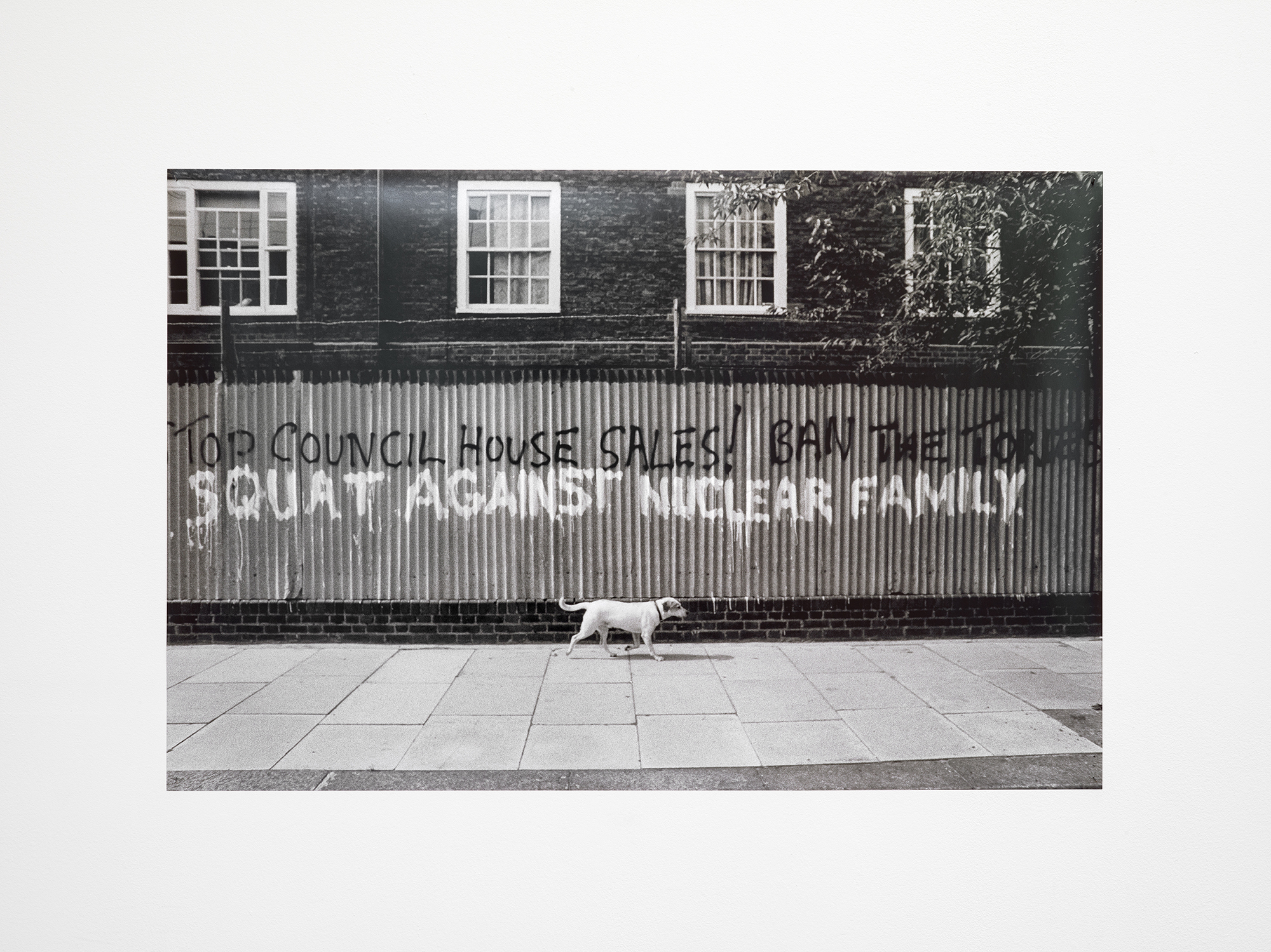 Jill Posener, Squat Against the Nuclear Family, London, 1982, Fine Art Print, Stadtgalerie Bern, 2026. Photo: Cedric Mussano