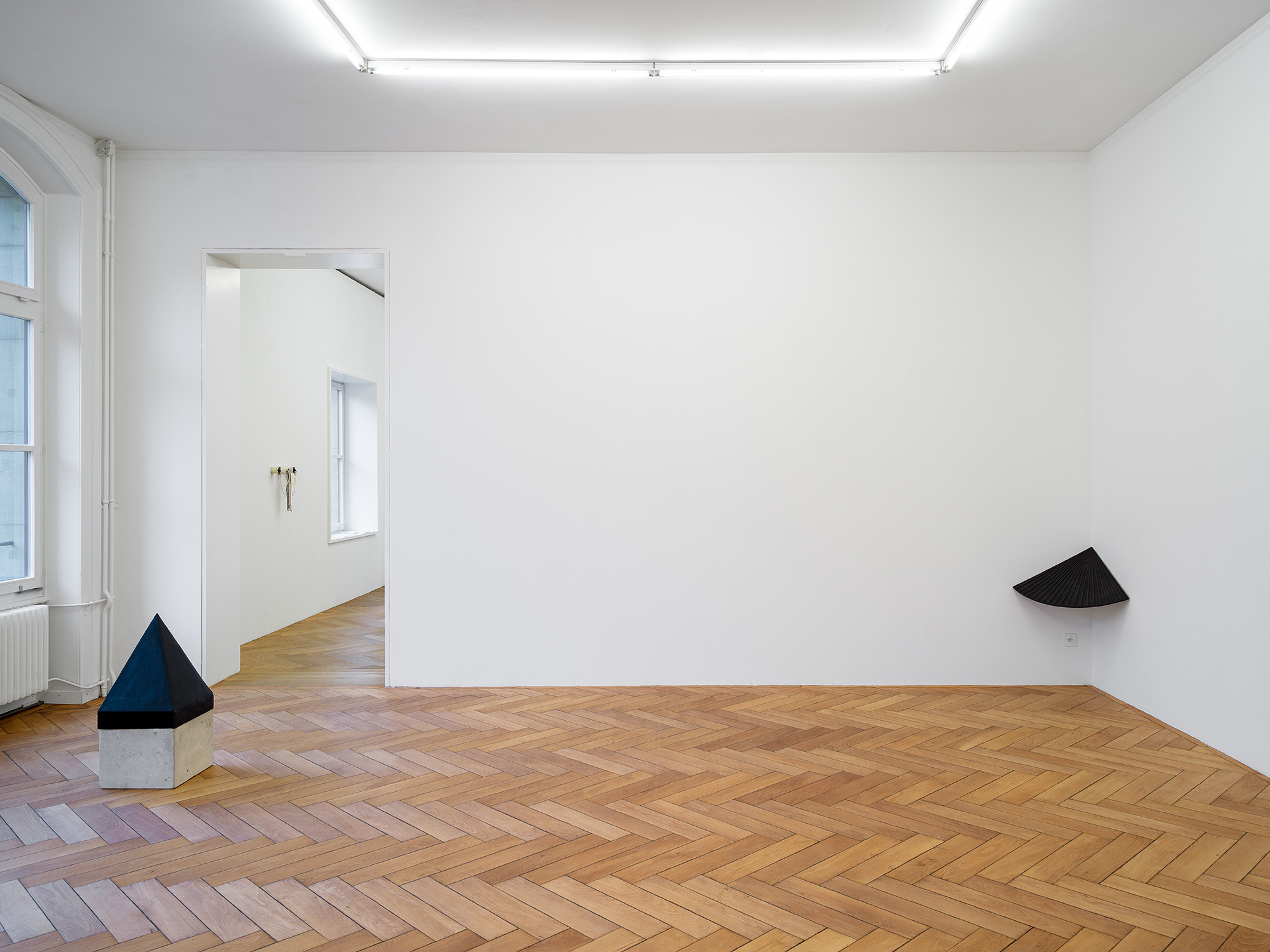 Sonnendeck, Rosengarten WC Welle-7, installation view Stadtgalerie Bern, 2026. Photo: Cedric Mussano