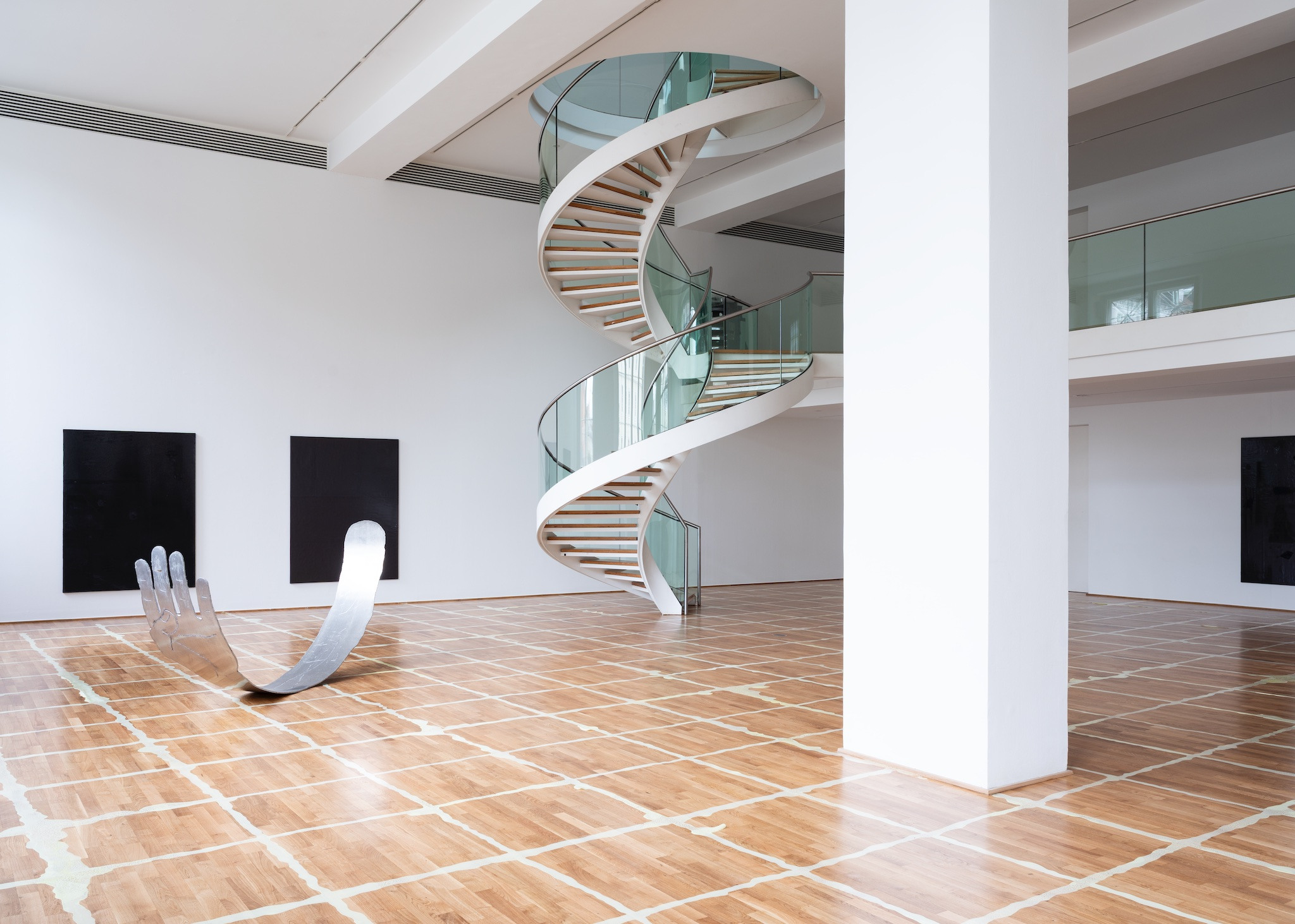 NOTHING HAPPENS FOR A REASON 2026 floor drawing, varnish, pigments, variable dimensions, Foto by Maximilian Geuter, Copyrights the artist & VG Kunst, Bonn, Installation view FELD, Museum Villa Stuck, Munich