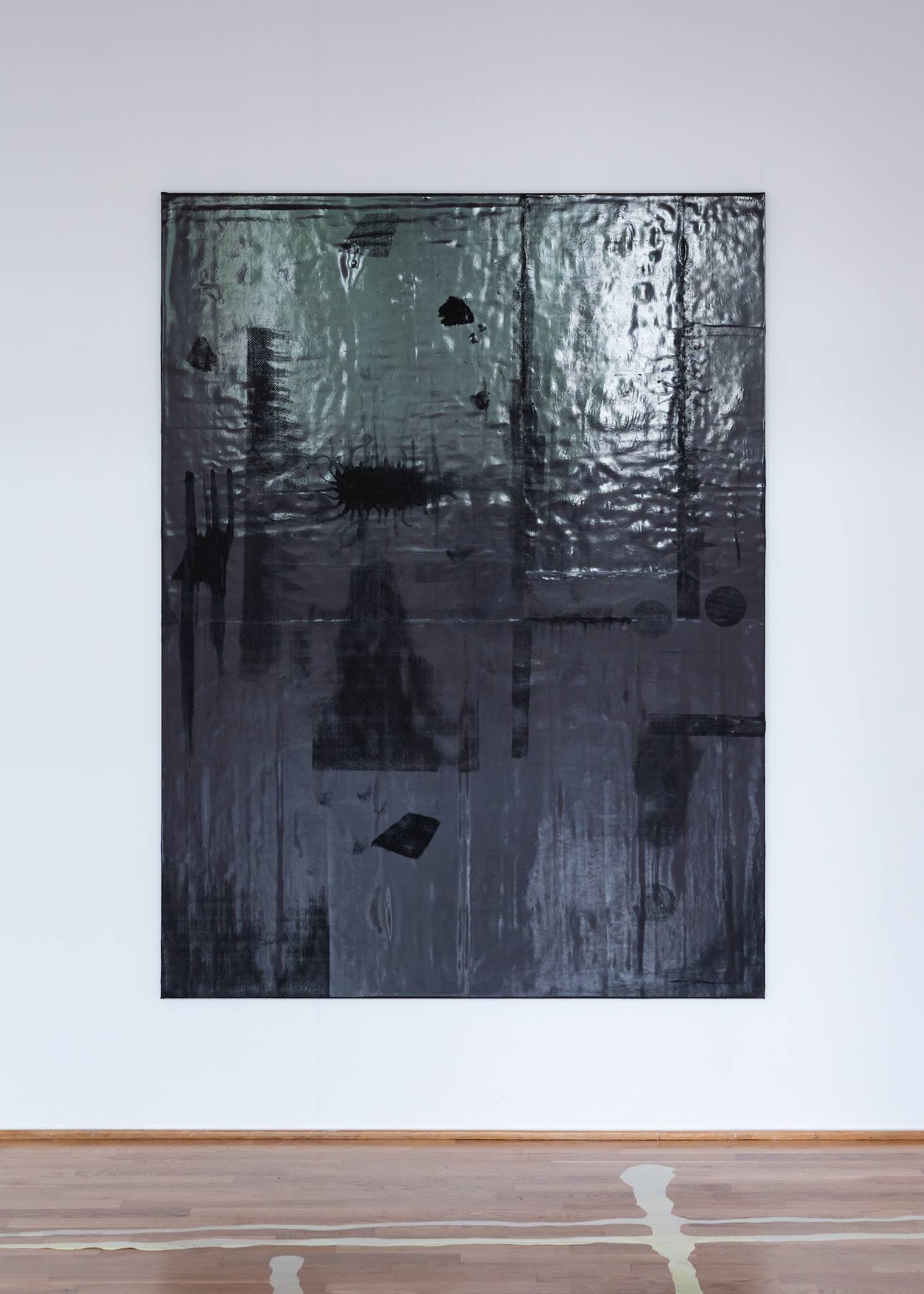 OT (04) 2026 Woodobject, covered with Magnets and Ironpowder, 200 x 150 x 4 cm , Foto by Maximilian Geuter, Copyrights the artist & VG Kunst, Bonn, Installation view FELD, Museum Villa Stuck, Munich