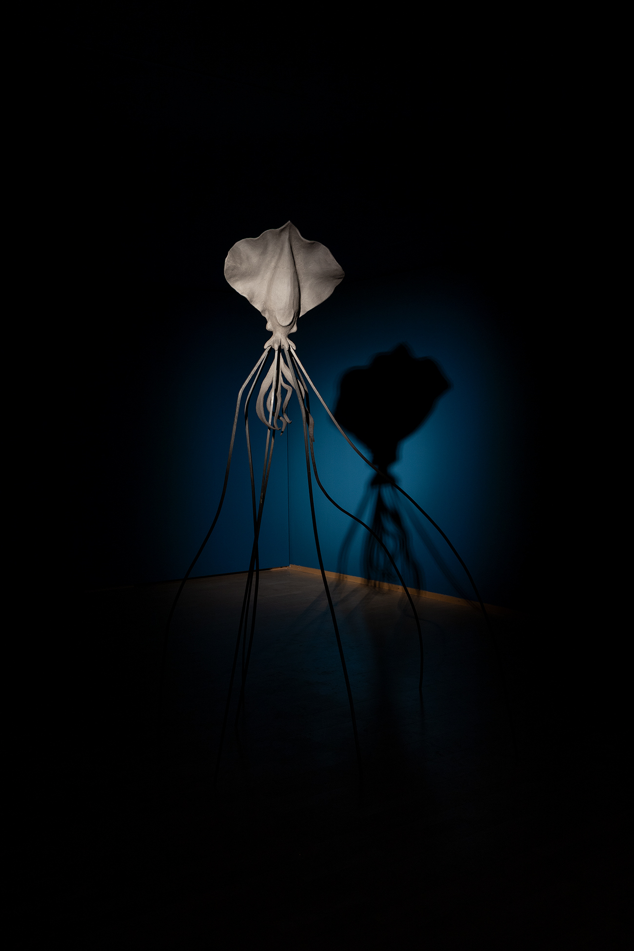 Magna, 2025, Diogo da Cruz, ceramic and steel, 150 × 130 × 220 cm 