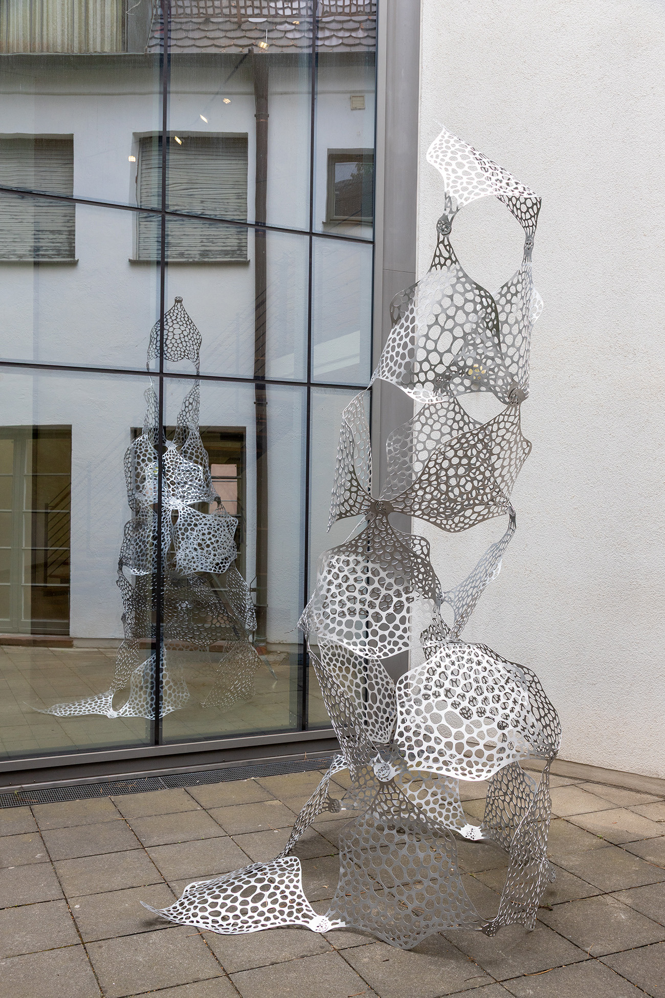 zoti aleyu (strange fish), 2025, Diogo da Cruz, Aluminium, 150 x 200 x 300 cm 