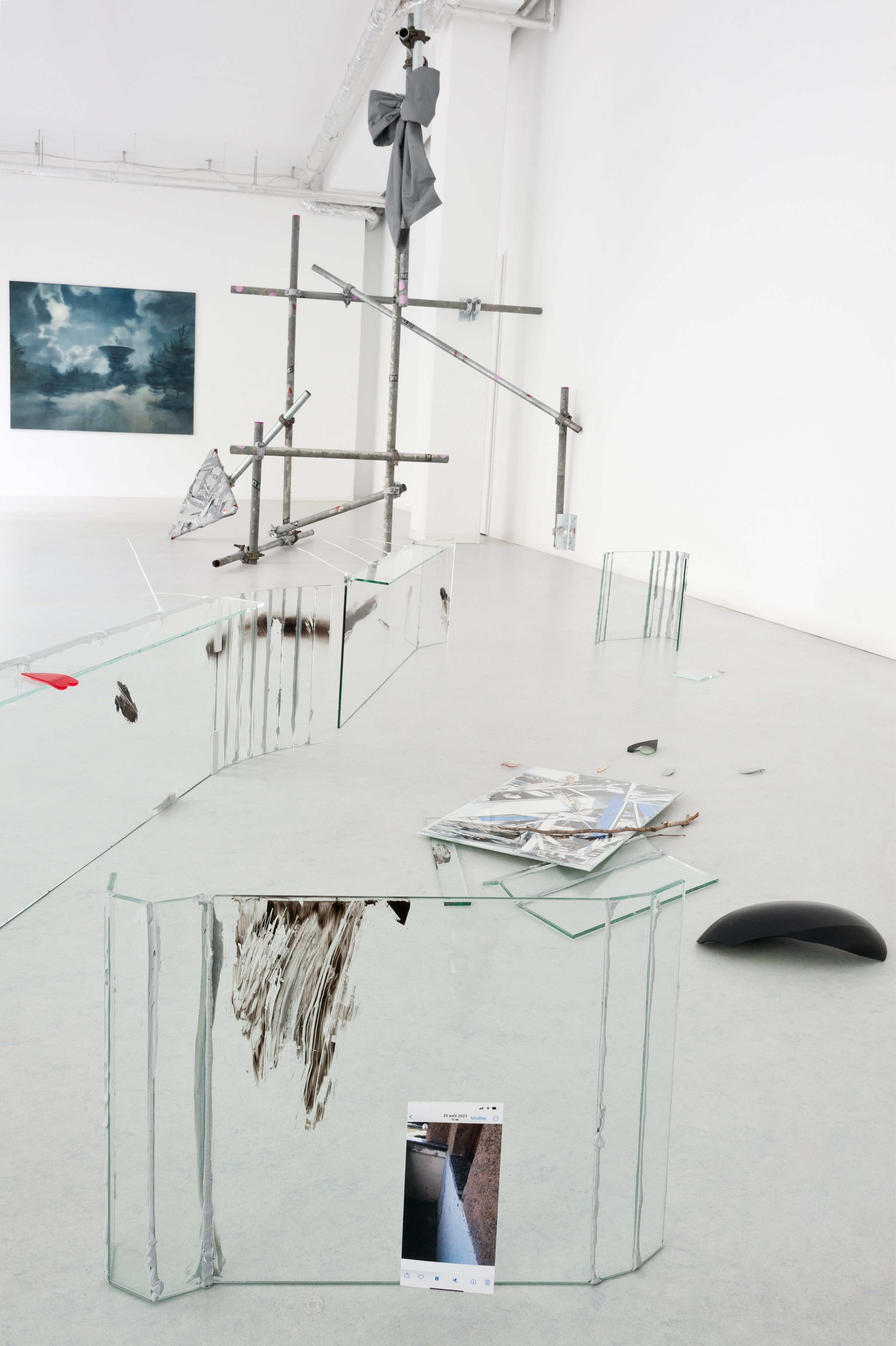 Interconnected Gestures exhibition view at Neun Kelche, Berlin, 2026. Copyright Dorothea Dittrich, VG Bildkunst 2026.
