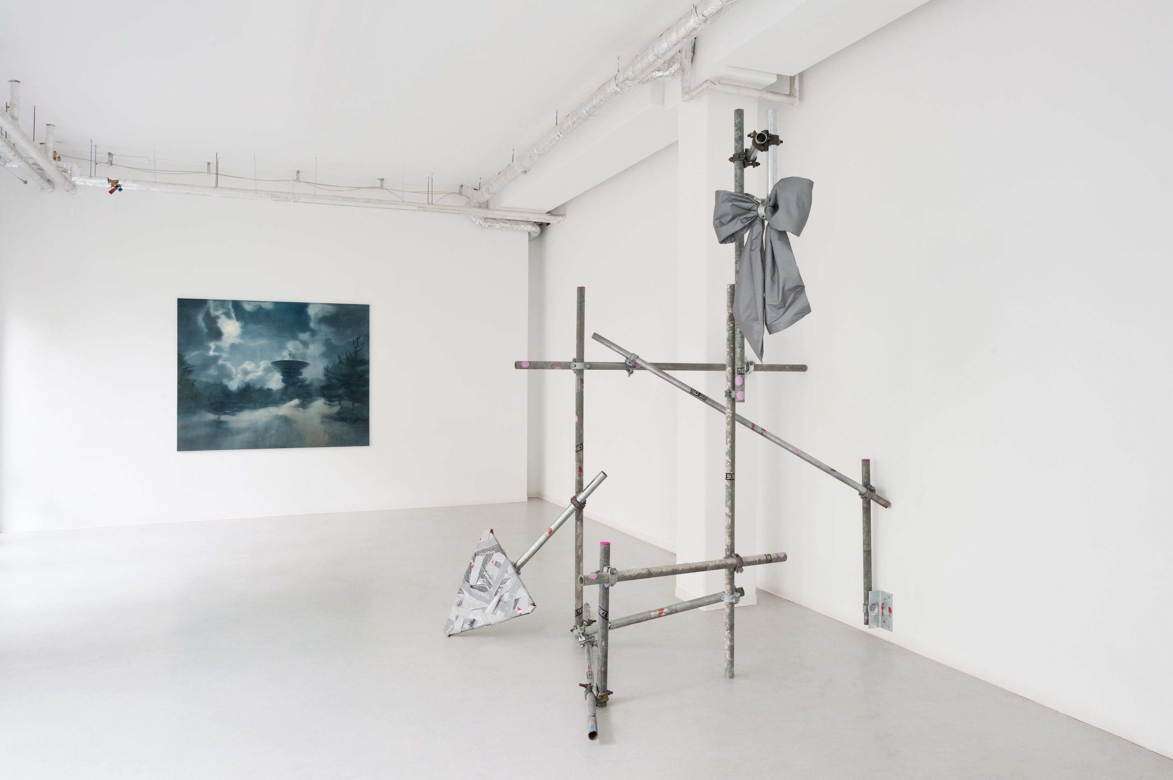 Interconnected Gestures exhibition view at Neun Kelche, Berlin, 2026. Copyright Dorothea Dittrich, VG Bildkunst 2026.