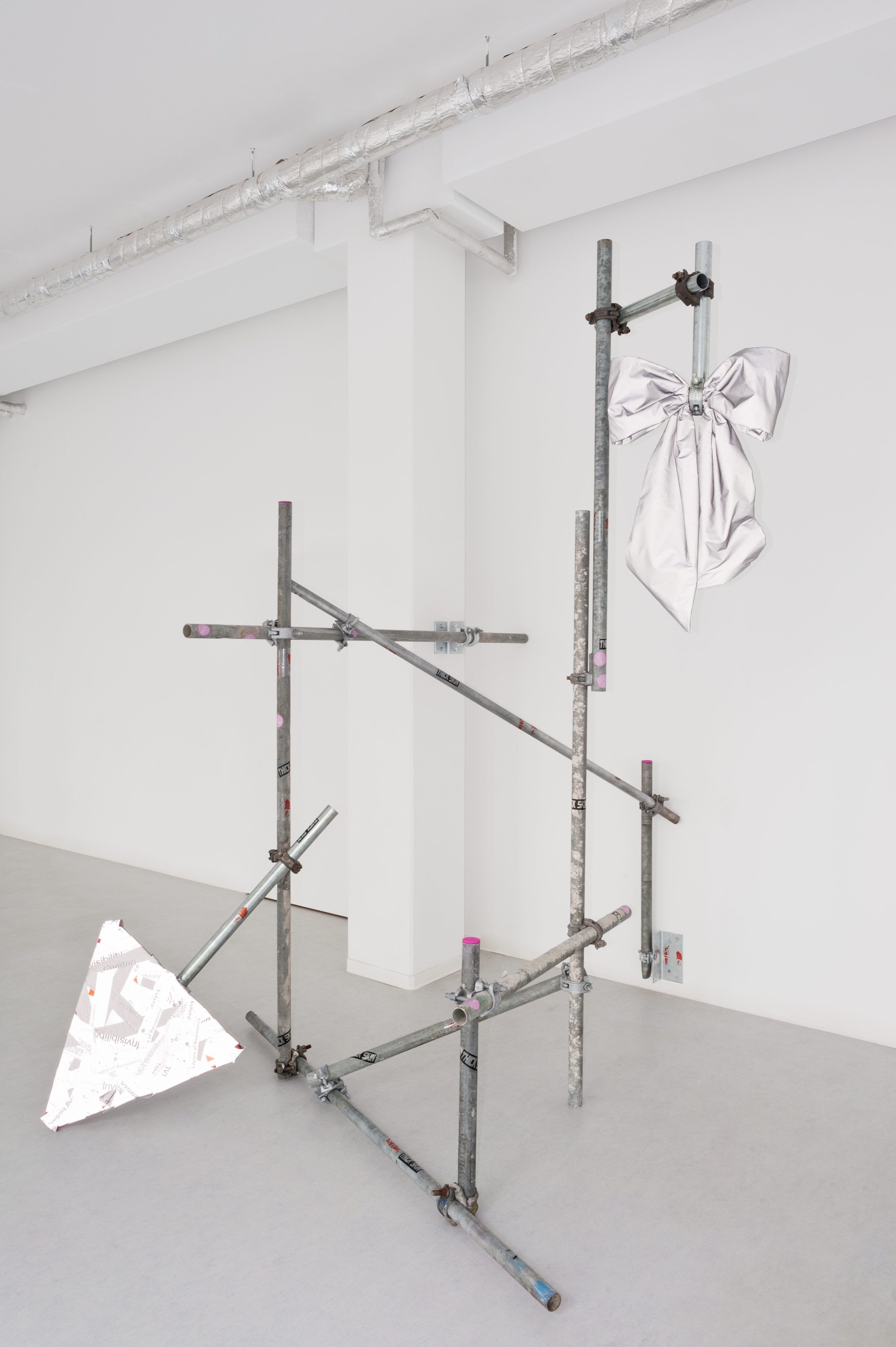 Ioanna Mitza, Untitled I (Thick Skin), 2026, Interconnected Gestures at Neun Kelche, Berlin, 2026. Copyright Dorothea Dittrich, VG Bildkunst 2026.
