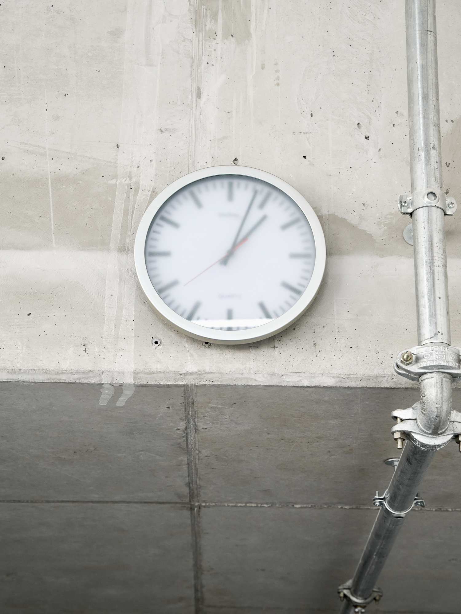 Hanno Dreyer, -(Chronophobia), 2026, Clock, sandblasted glass, Aduino Nano, PCB, ø30cm