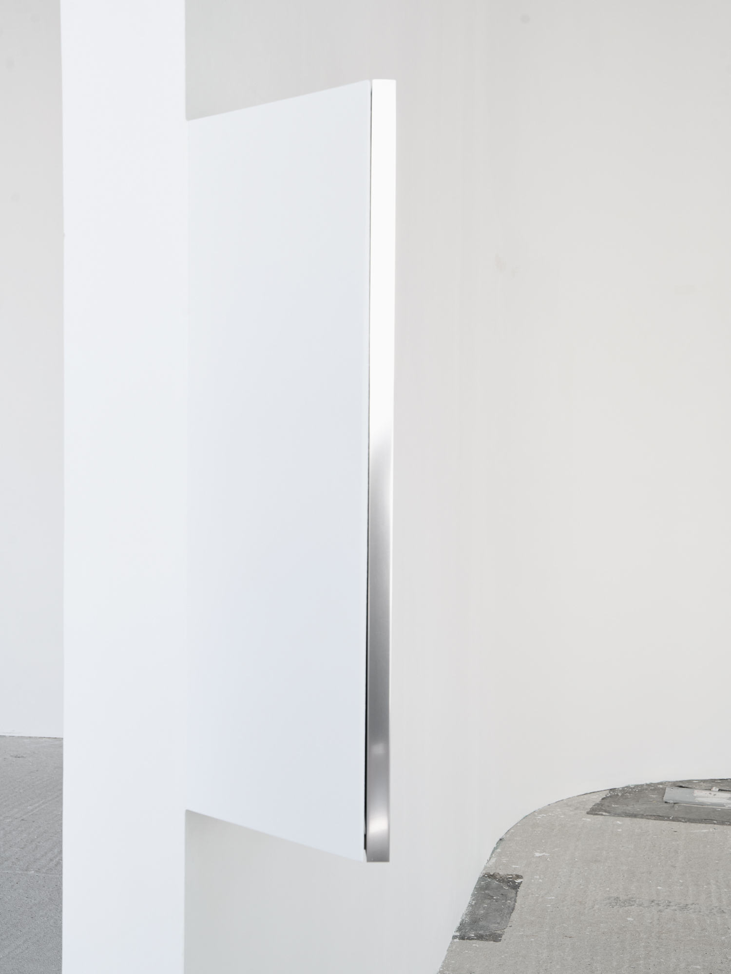 Tobias Friedauer, Couple in a Park, 2025, Archival pigment print, aluminium frame (chrome finish), mounted on painted MDF box, 90 x 120 x 30 cm