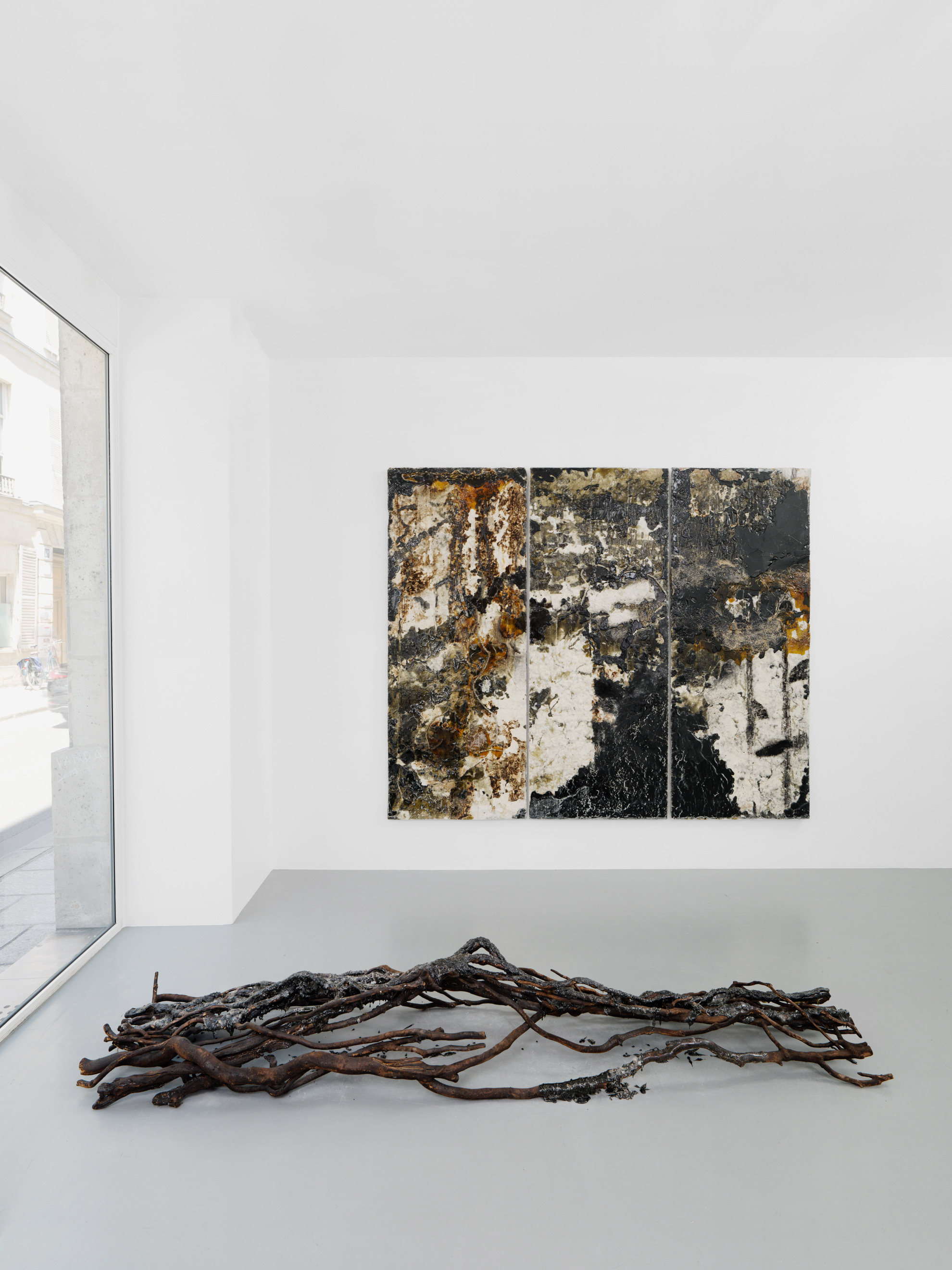 Les résignées, exhibition view