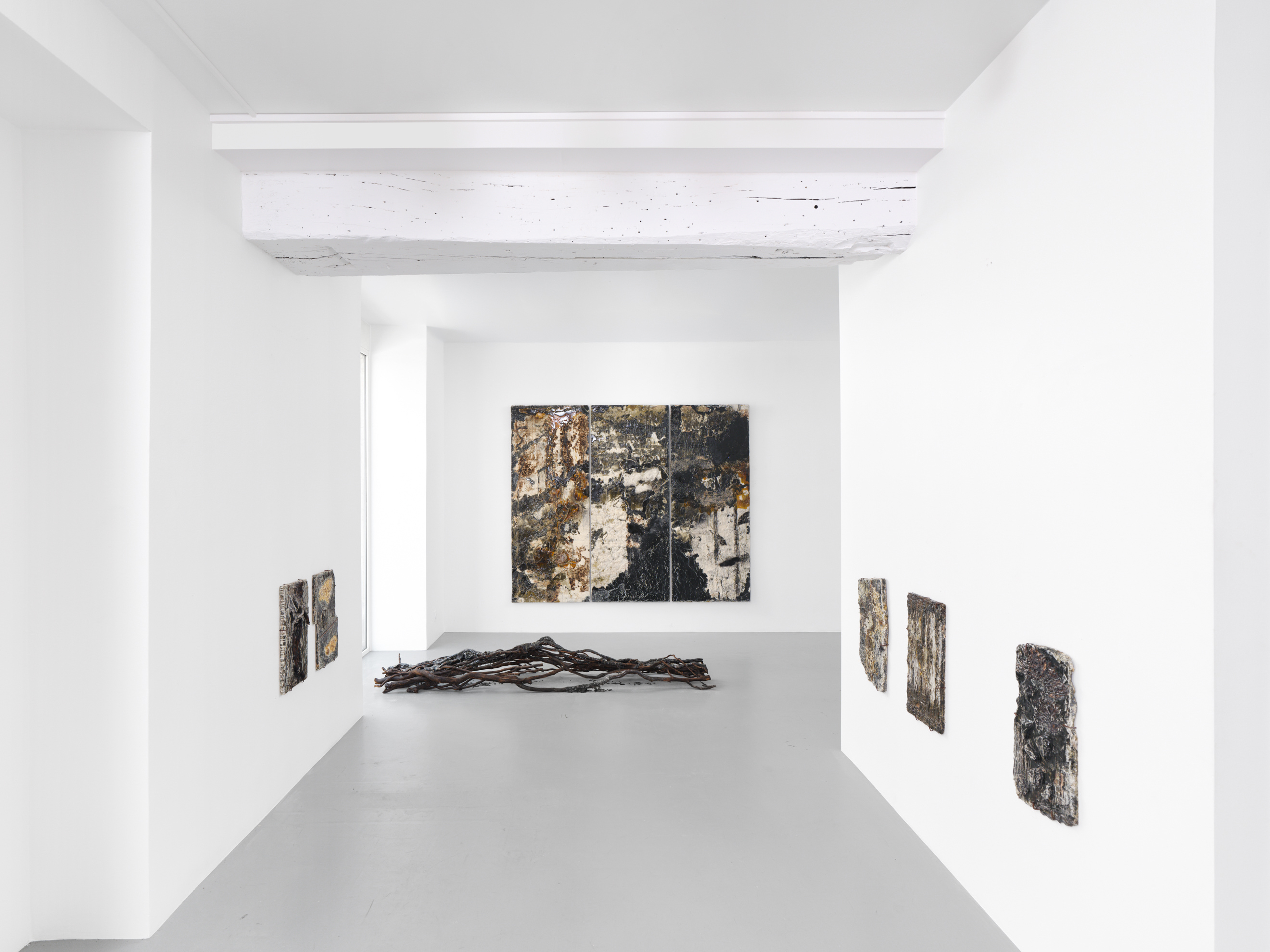 Les résignées, exhibition view