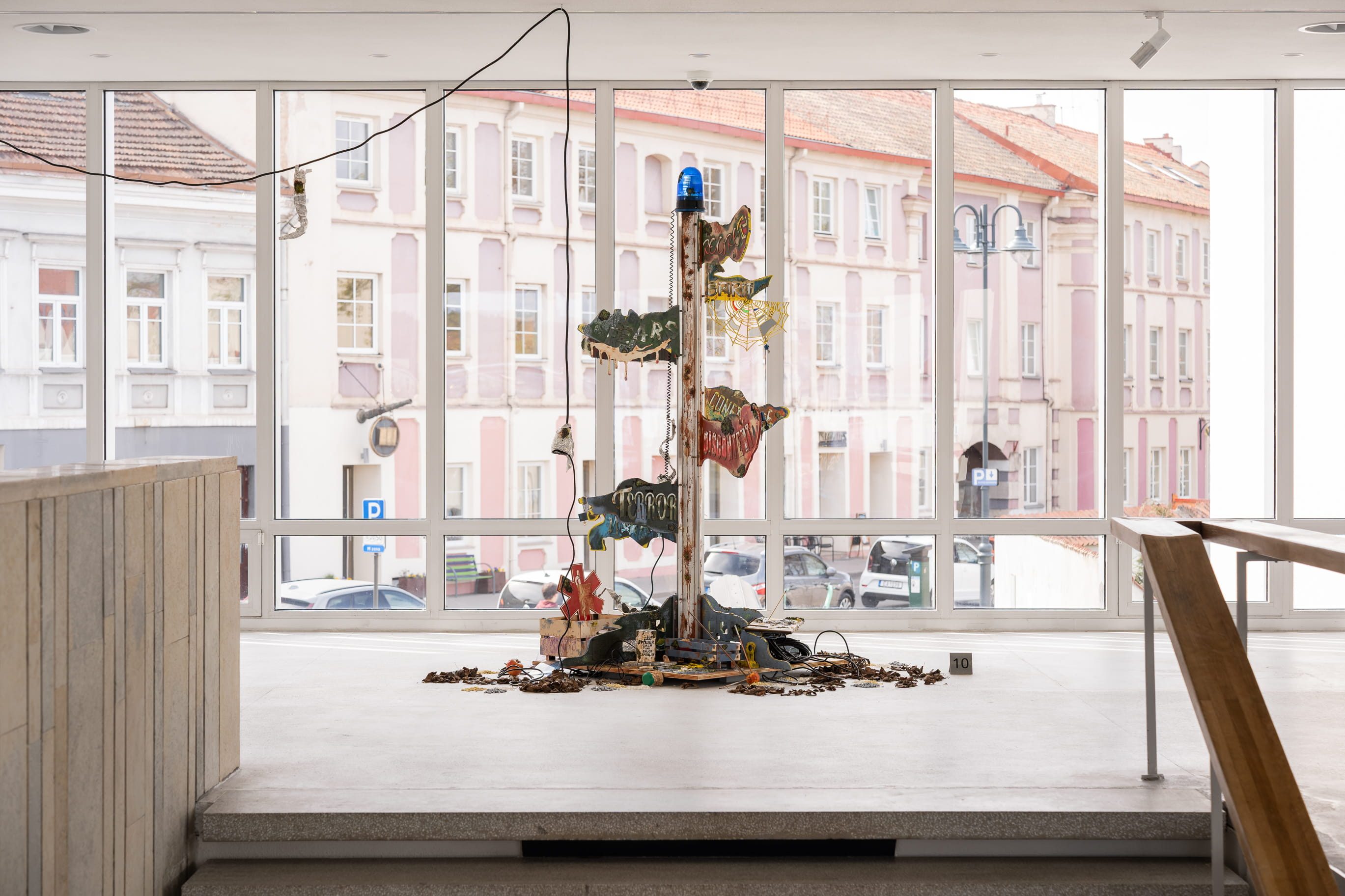 Jakub Choma, “Dead End”, 2025. Mixed-media installation with automated elements, 222 × 220 × 140 cm. Courtesy of the artist. “Superglue, or Inventing the Friend”, Contemporary Art Centre, 2026. Photo: Andrej Vasilenko.