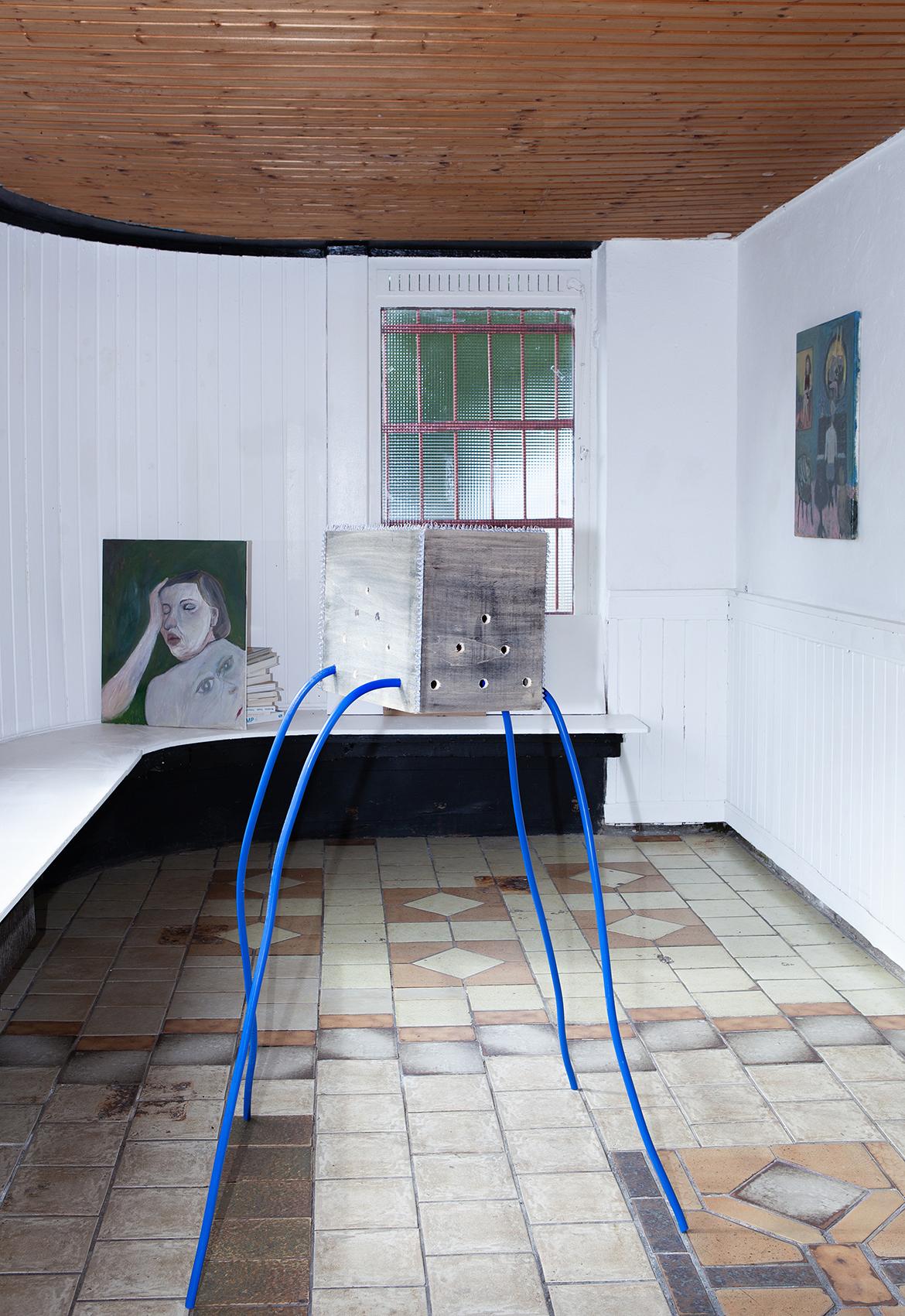 Concert for Smokers, Şirin Şimşek and Rachel Levian, installation view, Alte Tankstelle, Cologne, 2026. Installationview Sena Nur.