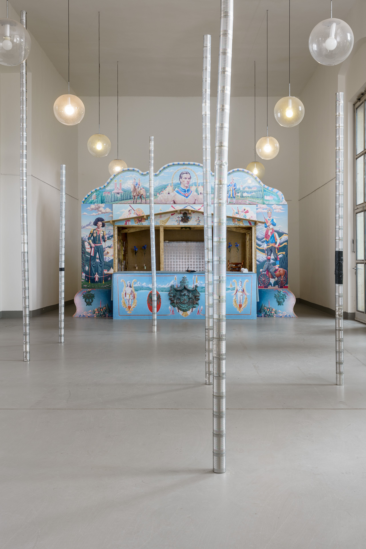 Felix Giesen, Schießbude, 2026, installation with UV-Print and oil on wood