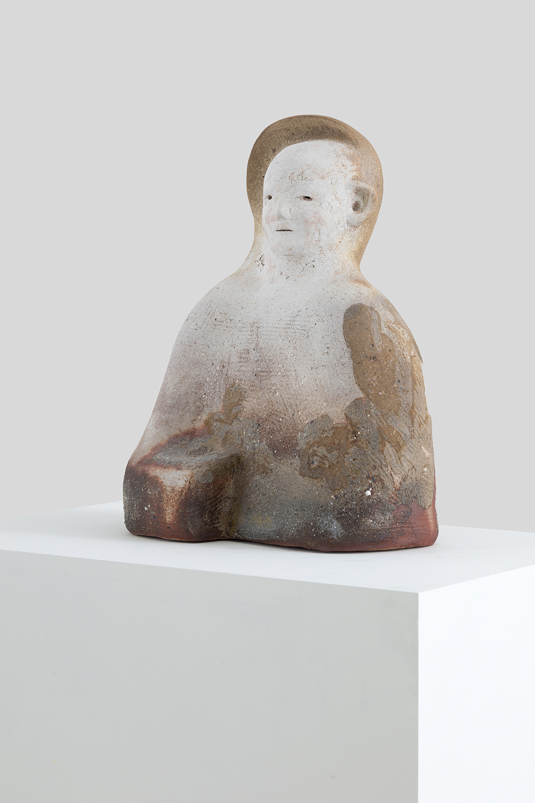 Yasushi Amano, Sunset Unveiling (夕暮  れのお披露目), 2022, clay, glaze, slip, 41 × 29 × 25 cm.